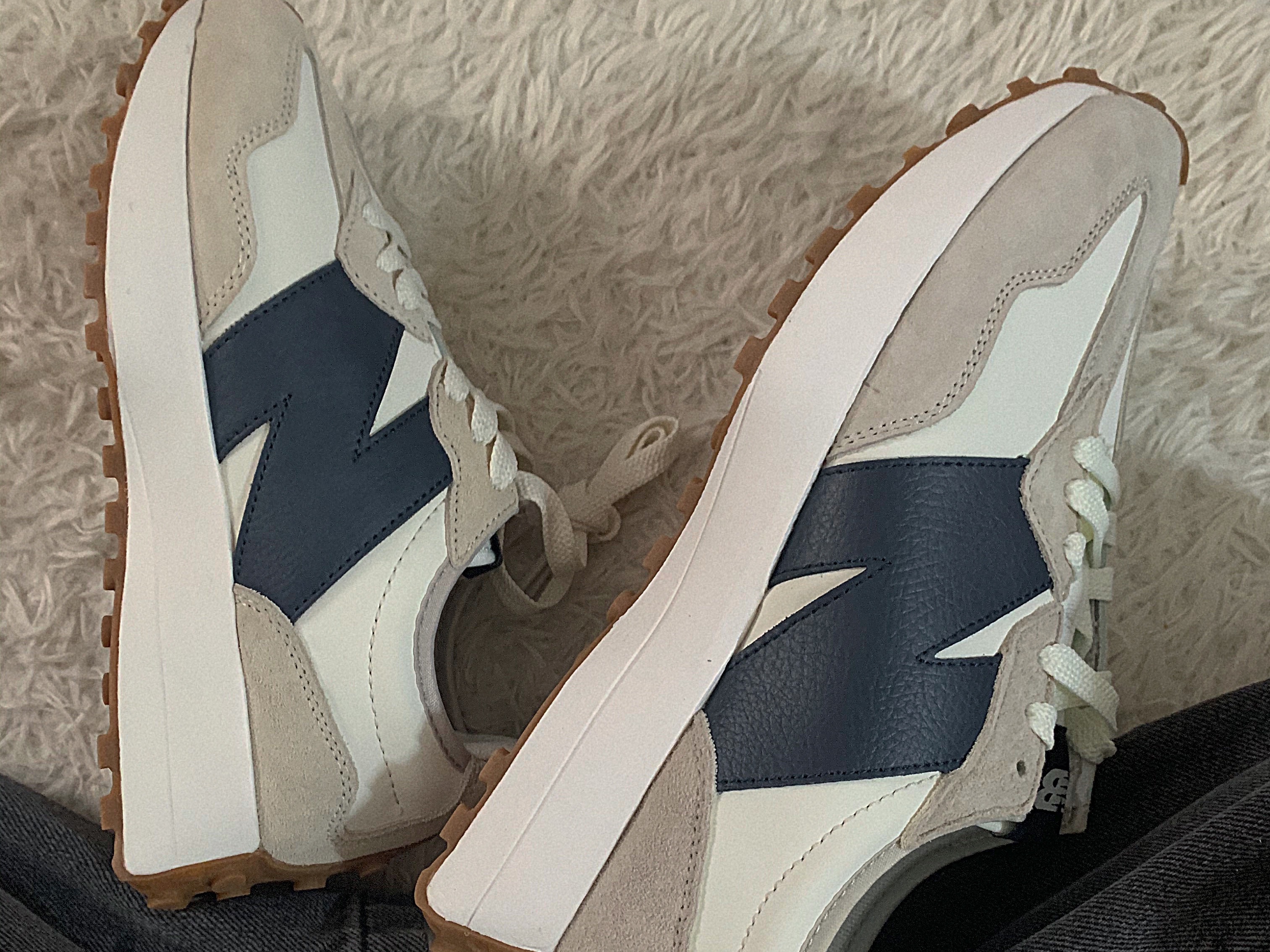 (W) New Balance 327 Beige Gum 착용 스타일