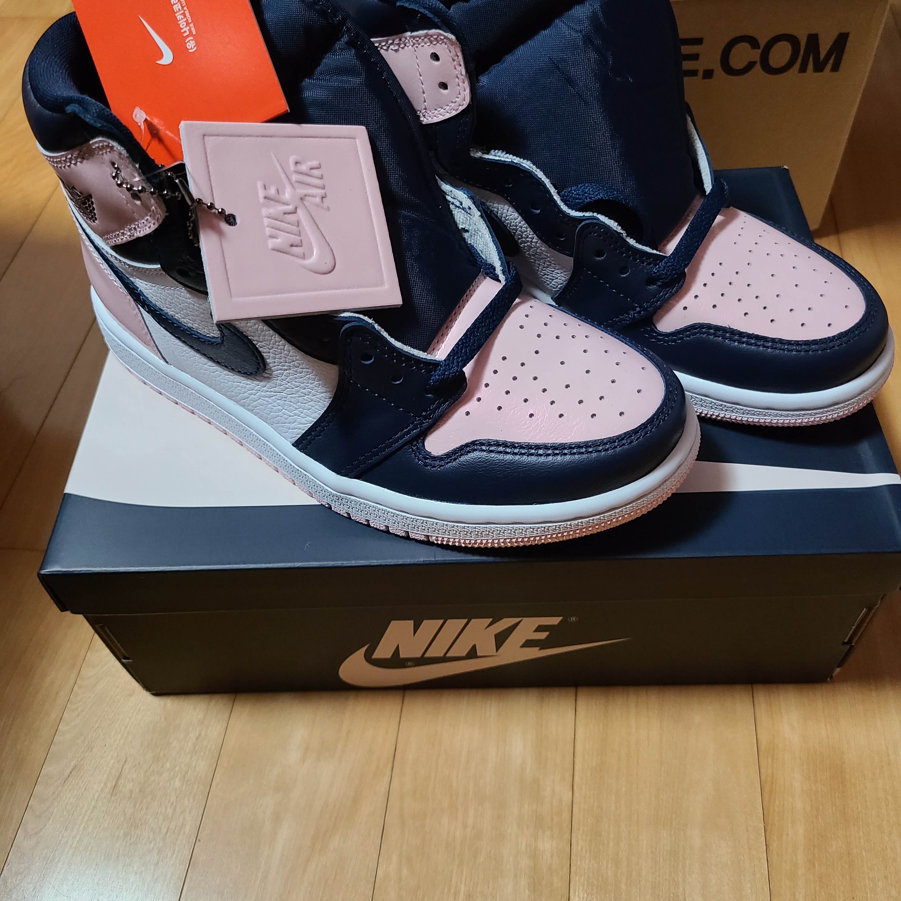 (W) Jordan 1 Retro High OG Atmosphere 착용 스타일 - 1