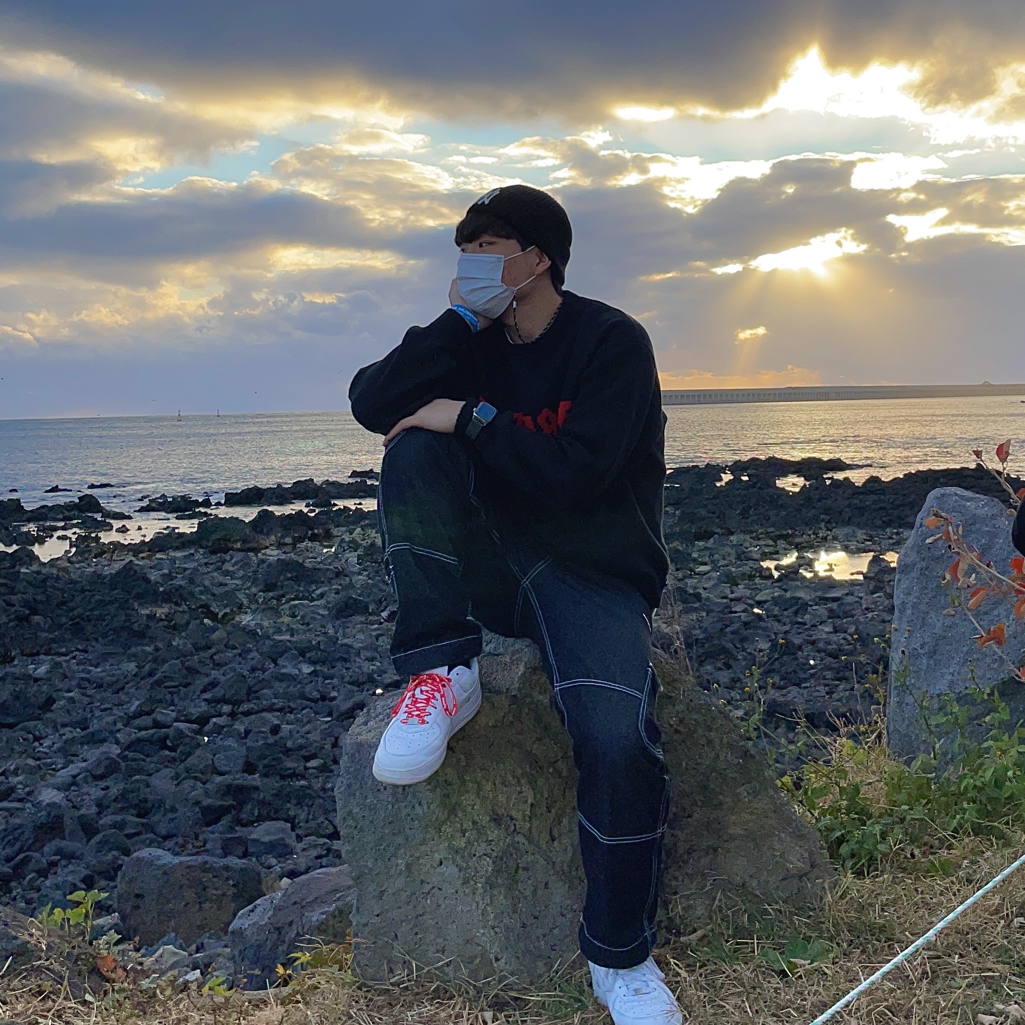 Stussy x Our Legacy Yin Yang Beanie Black, Supreme x Thrasher Sweater Black - 21FW 착용 스타일