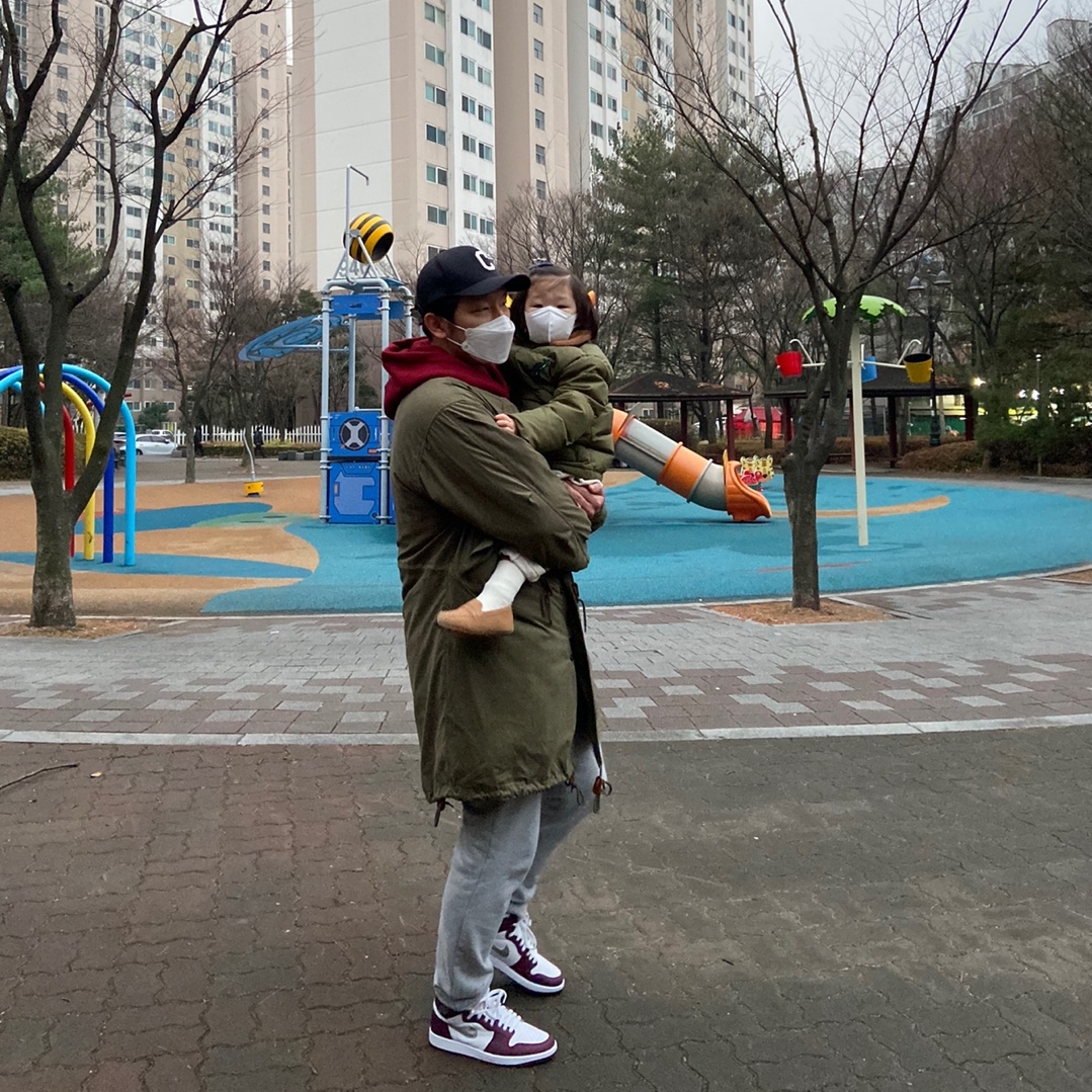 Jordan 1 Retro High OG Bordeaux, IAB Studio Hoodie Raspberry 착용 스타일