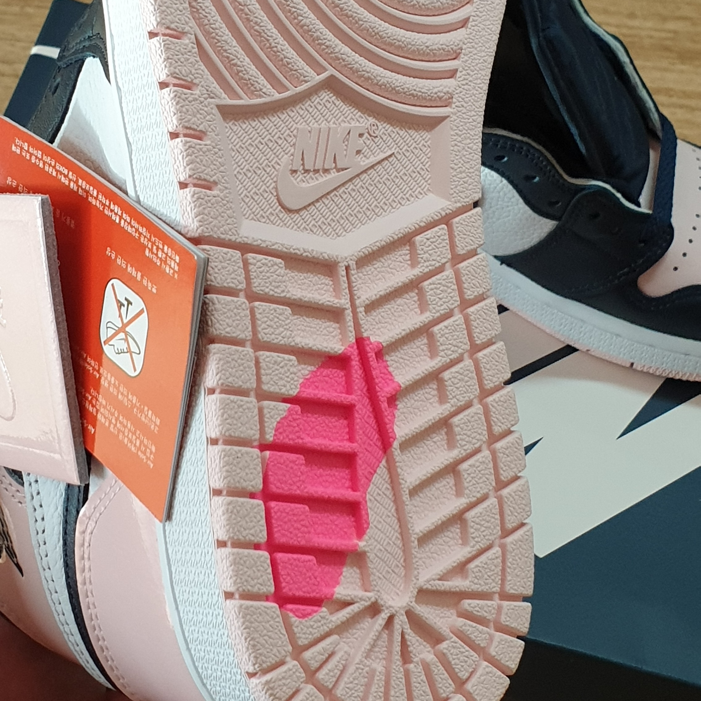 (W) Jordan 1 Retro High OG Atmosphere 착용 스타일 - 4