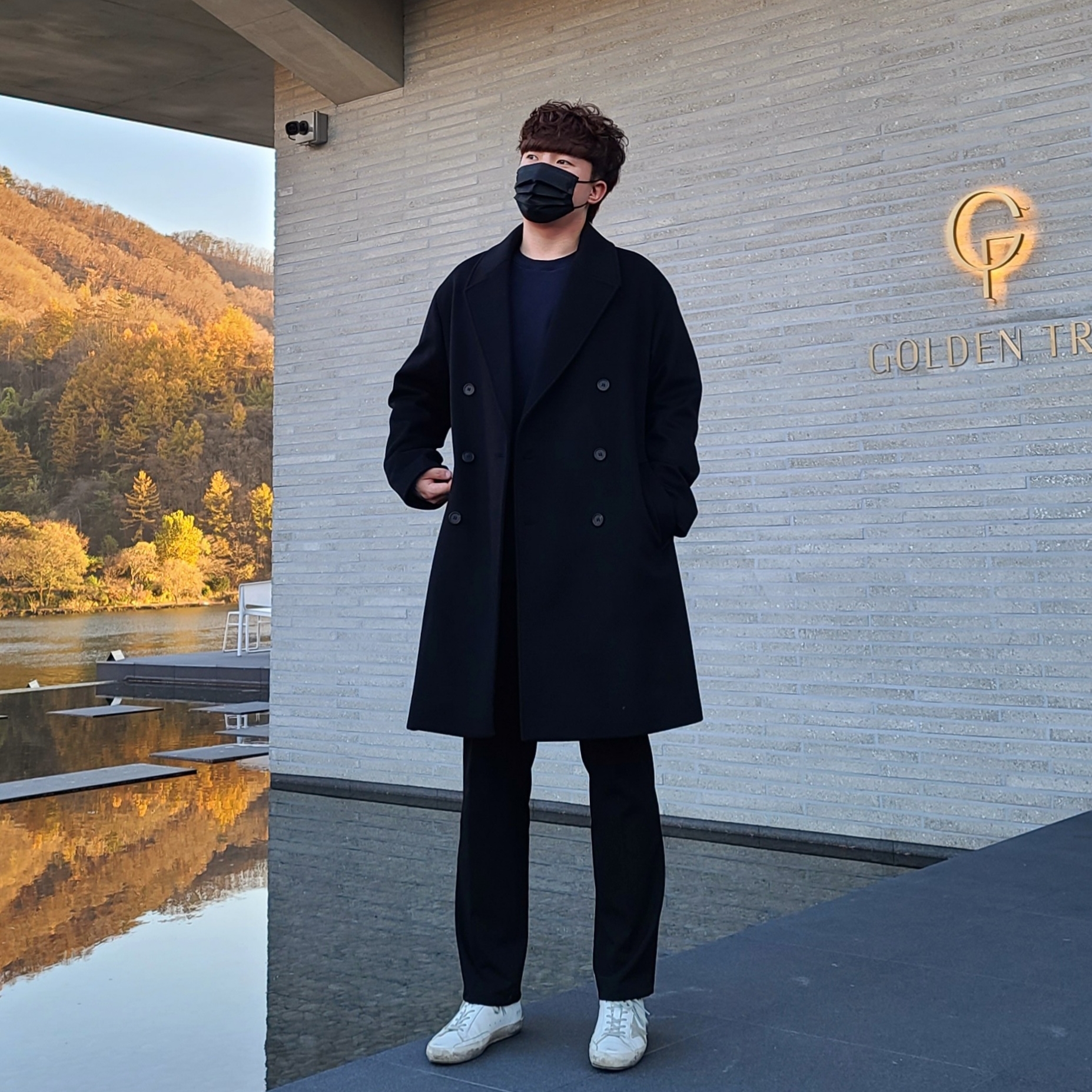 Golden Goose Superstar White Silver Heel Tab Sneakers, Stone Island 63020 Crewneck Sweatshirt Navy Blue - 21FW 착용 스타일