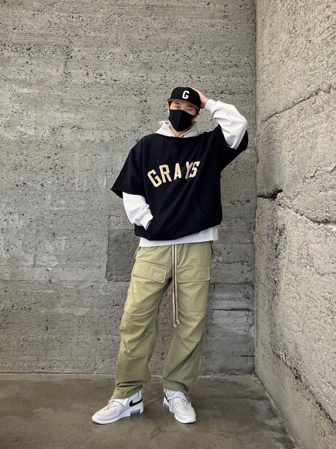 Nike x Fear of God Air Fear of God Raid Light Bone 착용 스타일