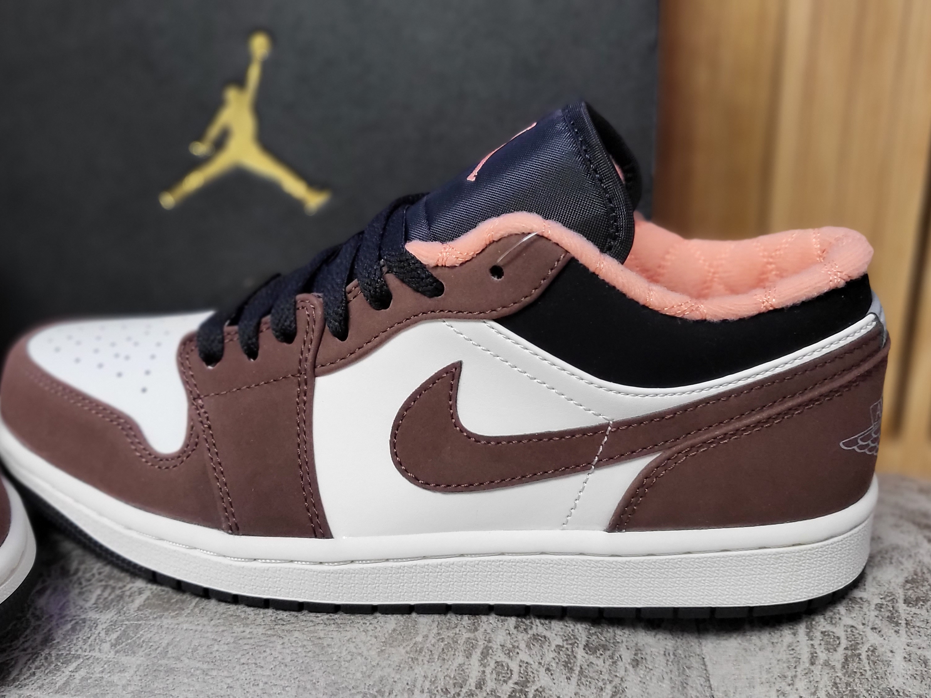 Jordan 1 Low SE Chocolate Bliss 착용 스타일 - 1