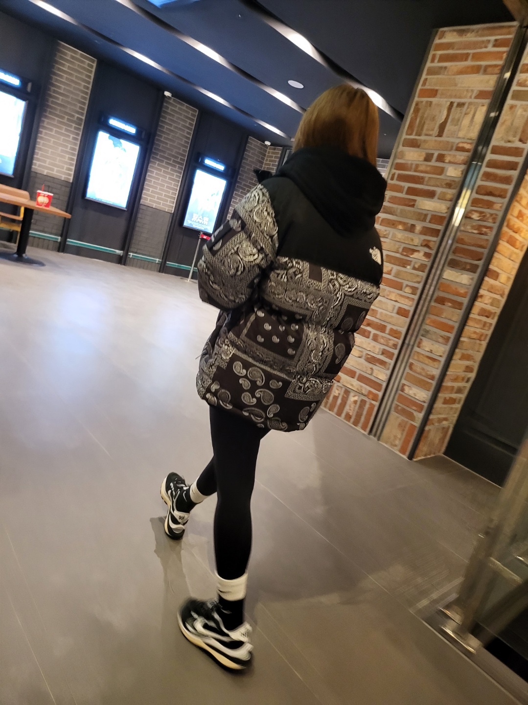 Nike Everyday Plus Cushioned Training Crew Socks Black White (Korean Ver.), Nike x Sacai VaporWaffle Black White 착용 스타일
