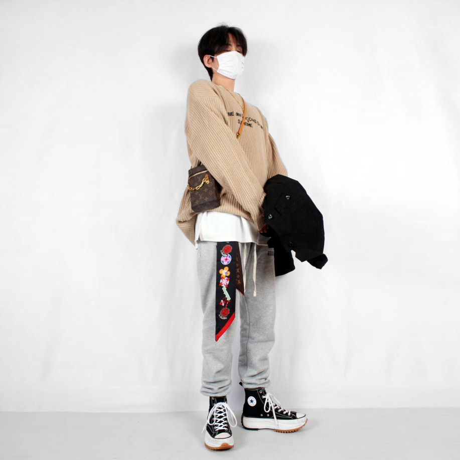 Converse x JW Anderson Run Star Hike Hi Black 착용 스타일 - 2
