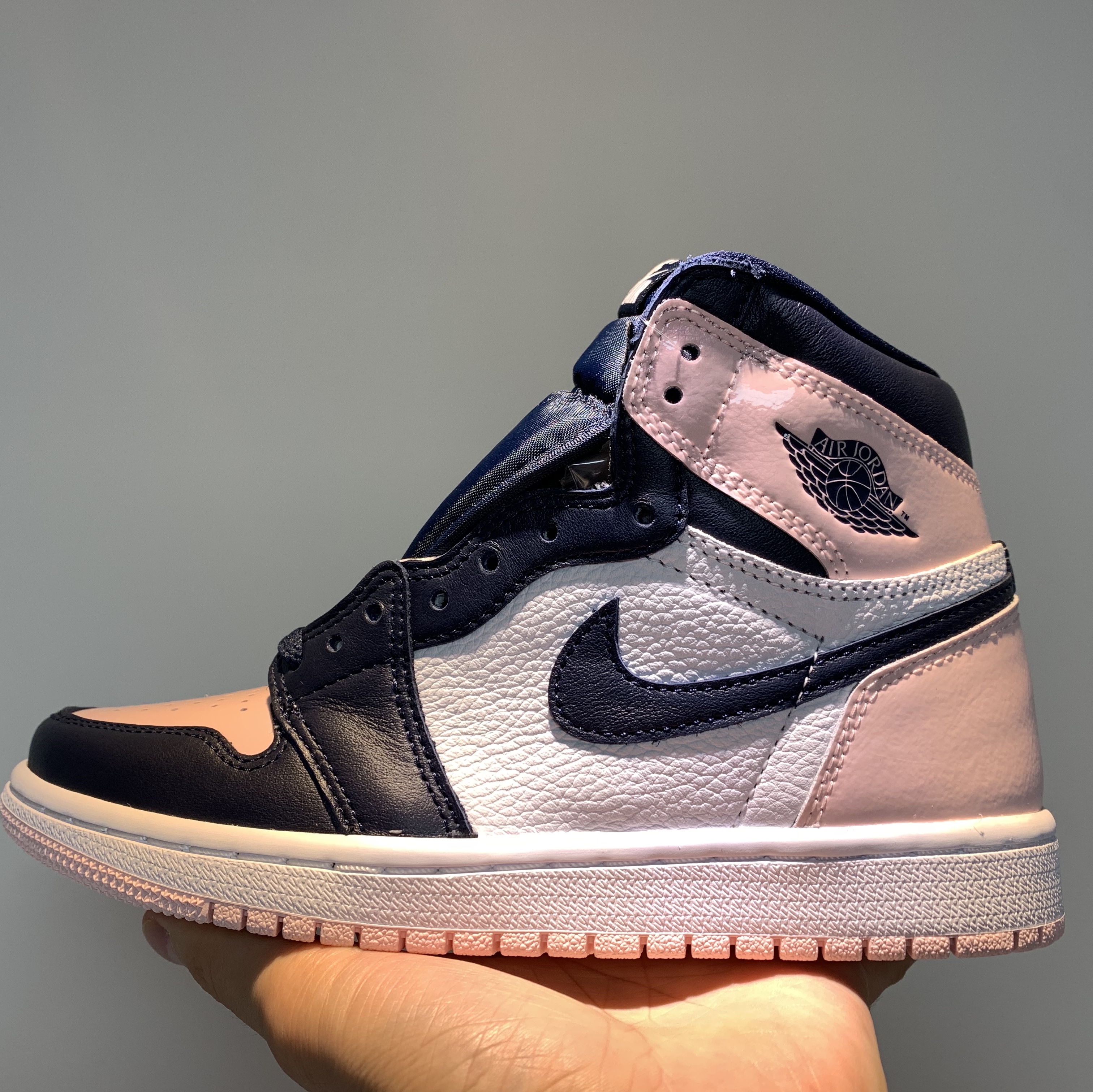 (W) Jordan 1 Retro High OG Atmosphere 착용 스타일 - 1