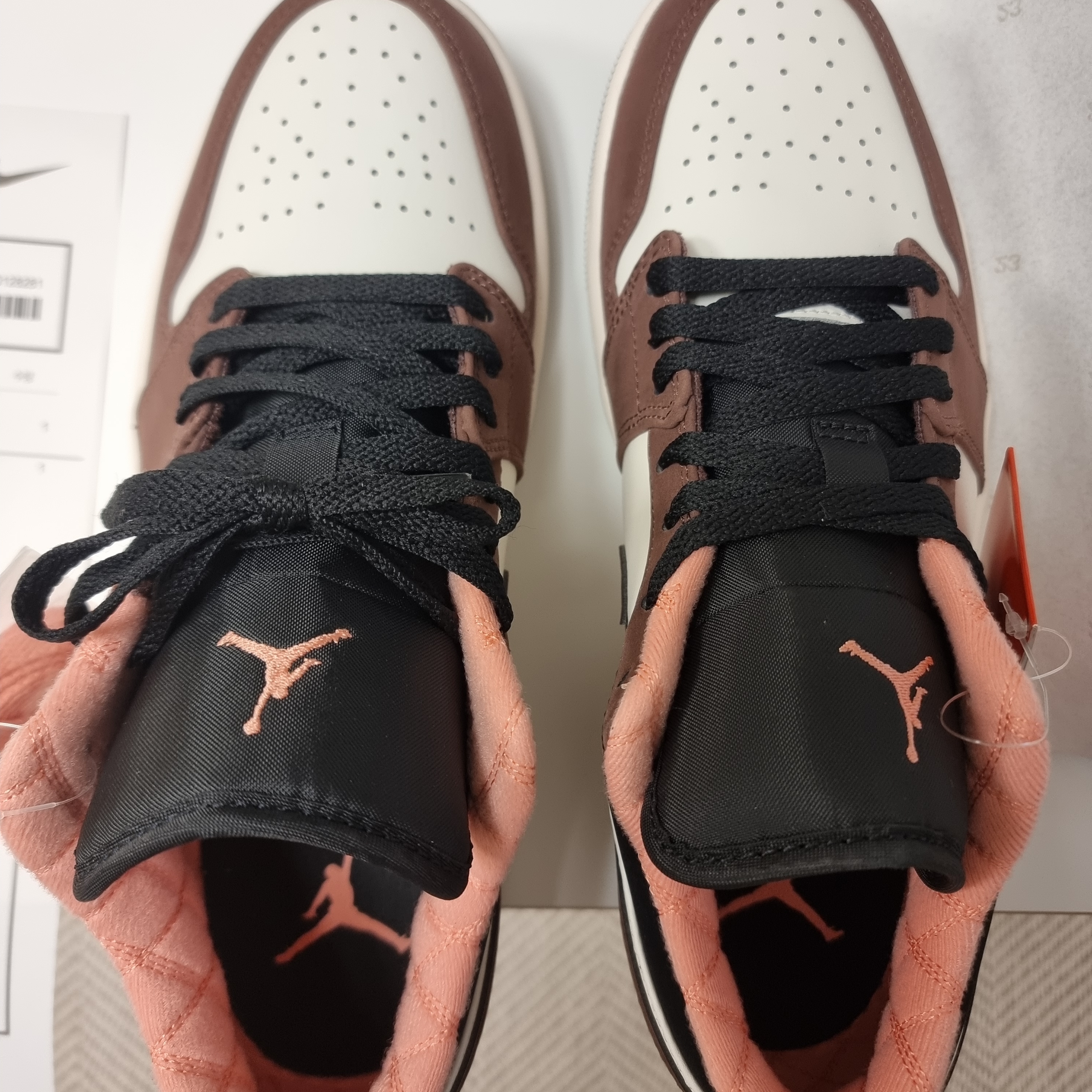 Jordan 1 Low SE Chocolate Bliss 착용 스타일 - 4