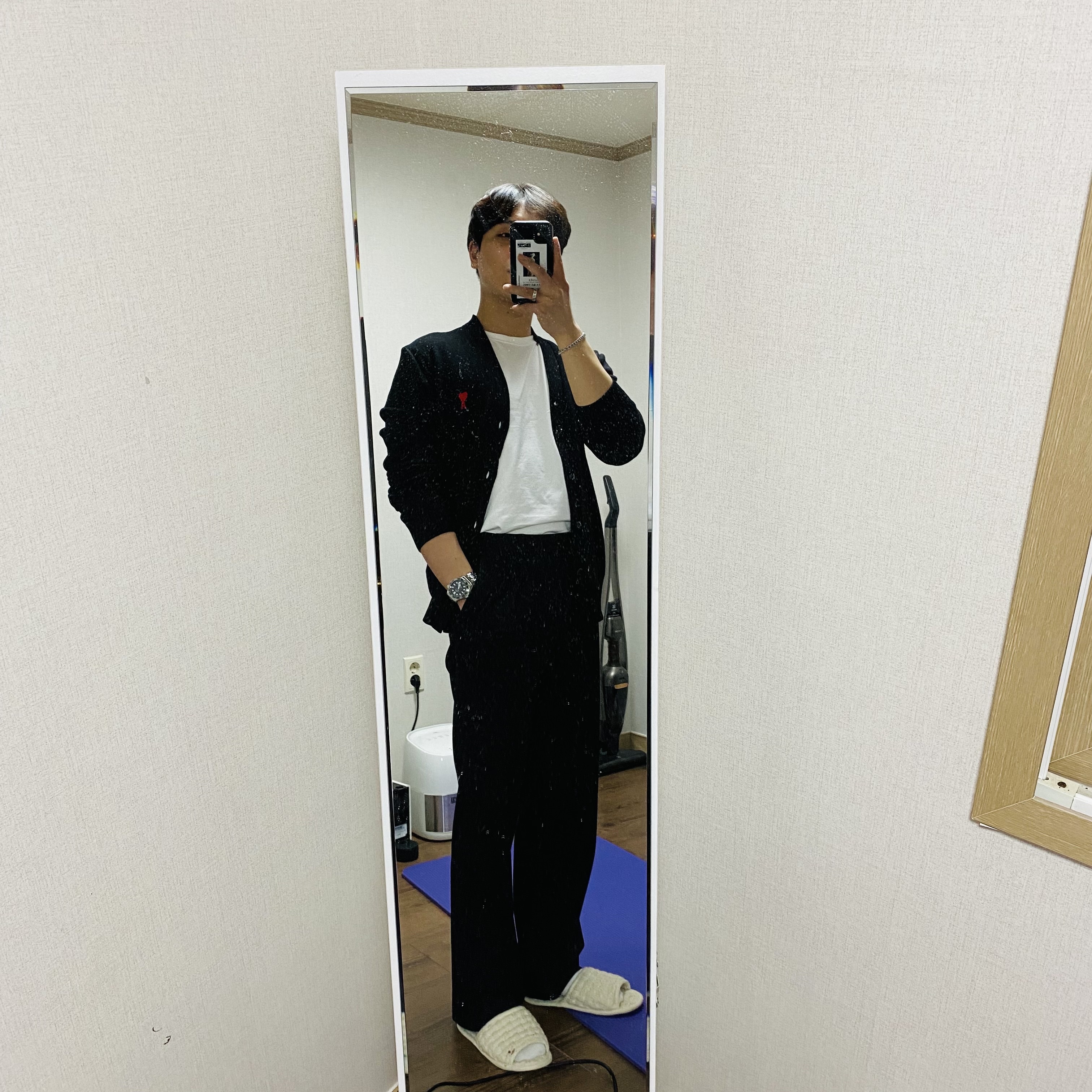 AMI de Coeur Wool Cardigan Black 착용 스타일