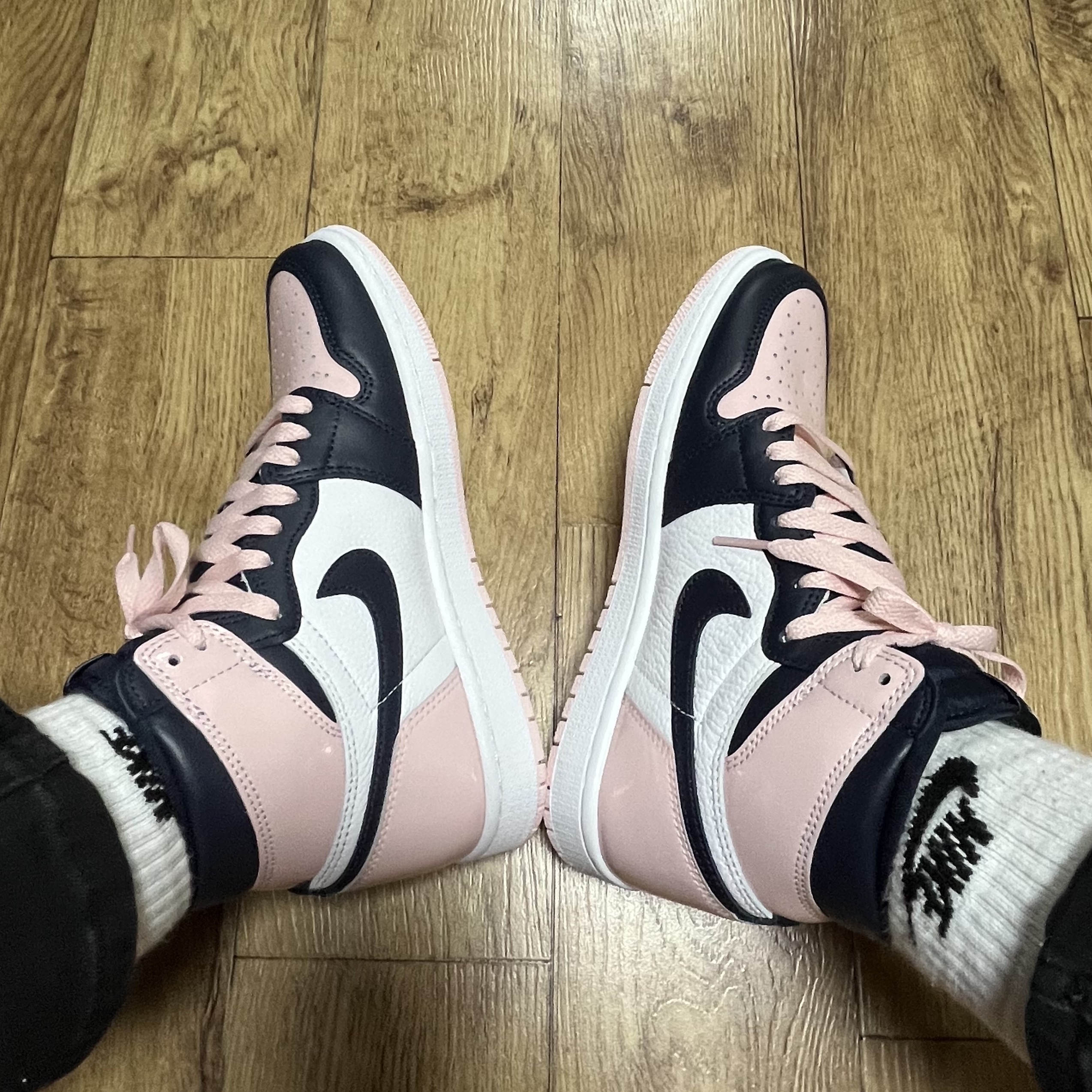 (W) Jordan 1 Retro High OG Atmosphere 착용 스타일 - 2