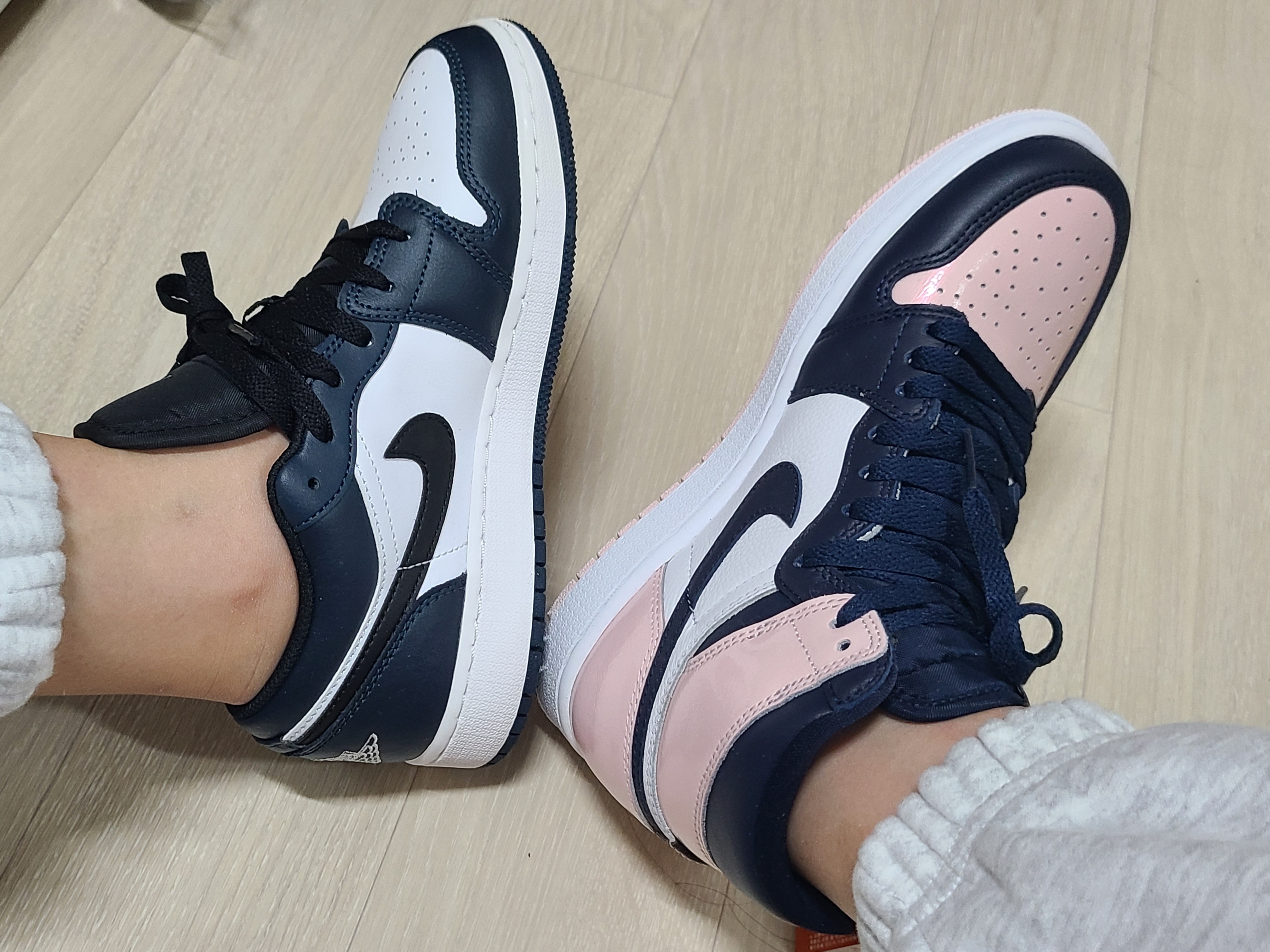 (W) Jordan 1 Retro High OG Atmosphere, (GS) Jordan 1 Low Armory Navy μ°©μ© μ€νμΌ