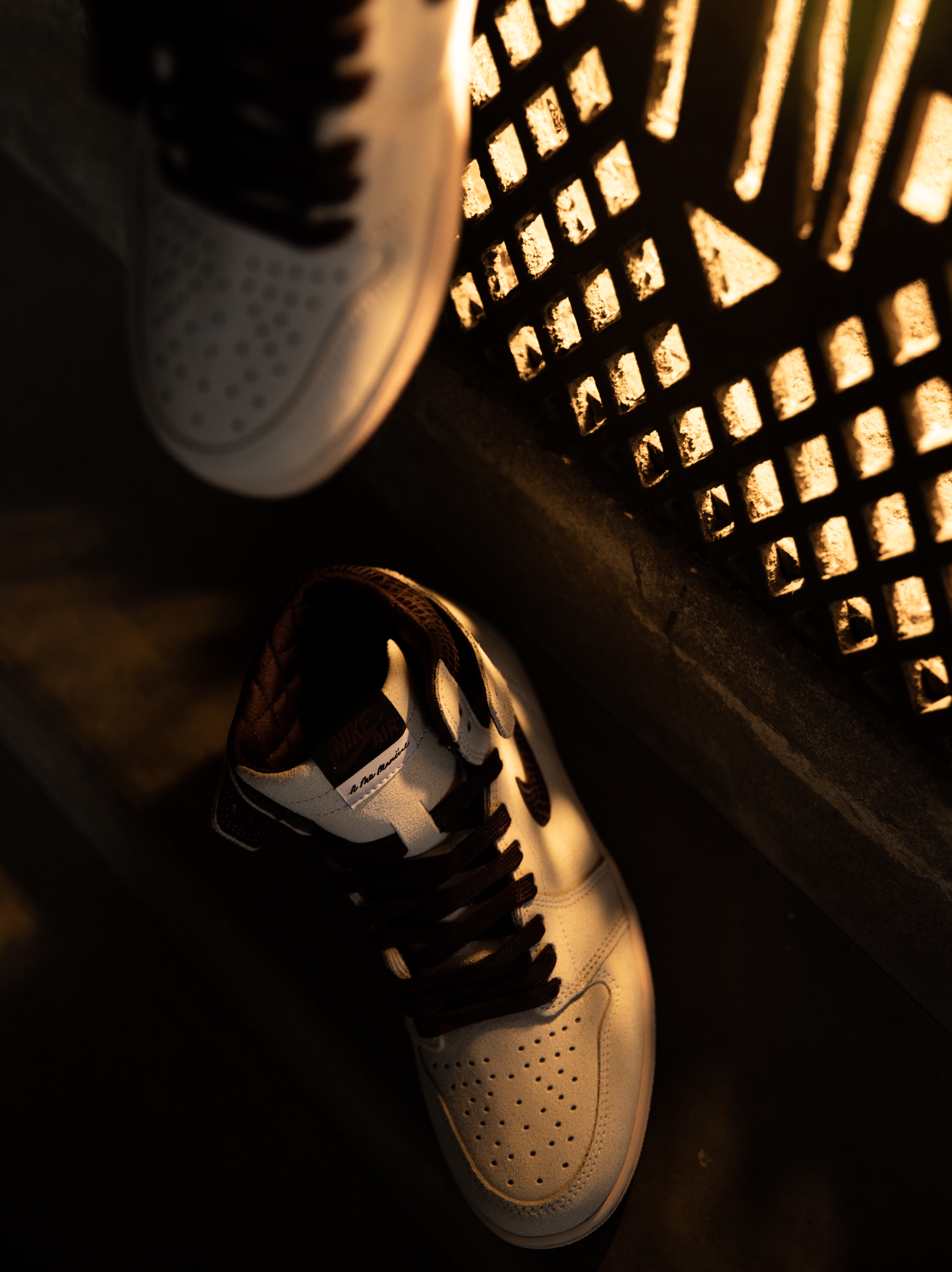 Jordan 1 x A Ma Maniere Retro High OG SP Sail and Burgundy 착용 스타일 - 4