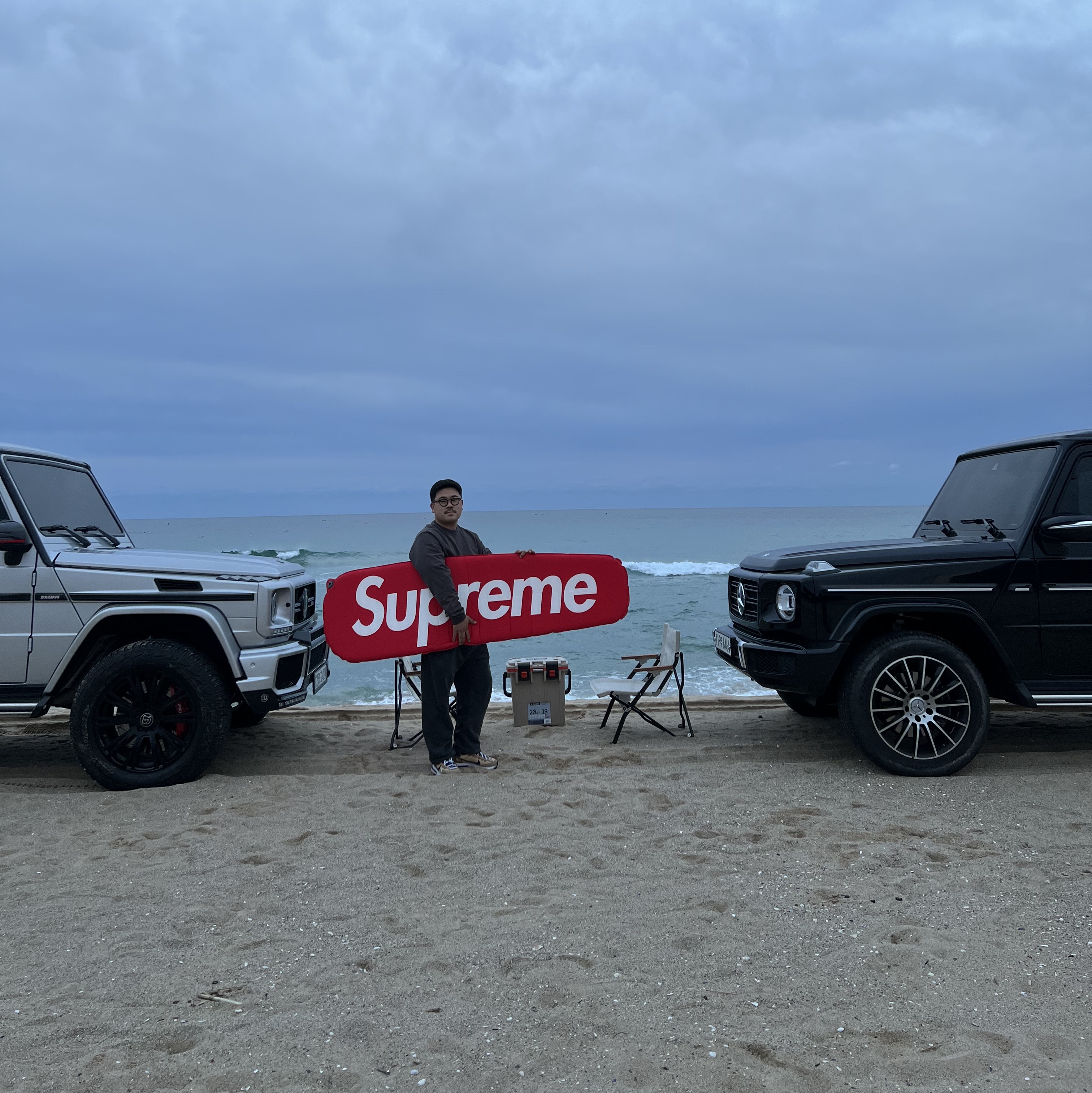 Supreme x Sea to Summit Self Inflating Sleeping Mat Red - 21SS, Nike x Sacai VaporWaffle Sesame and Blue Void 착용 스타일 - 1