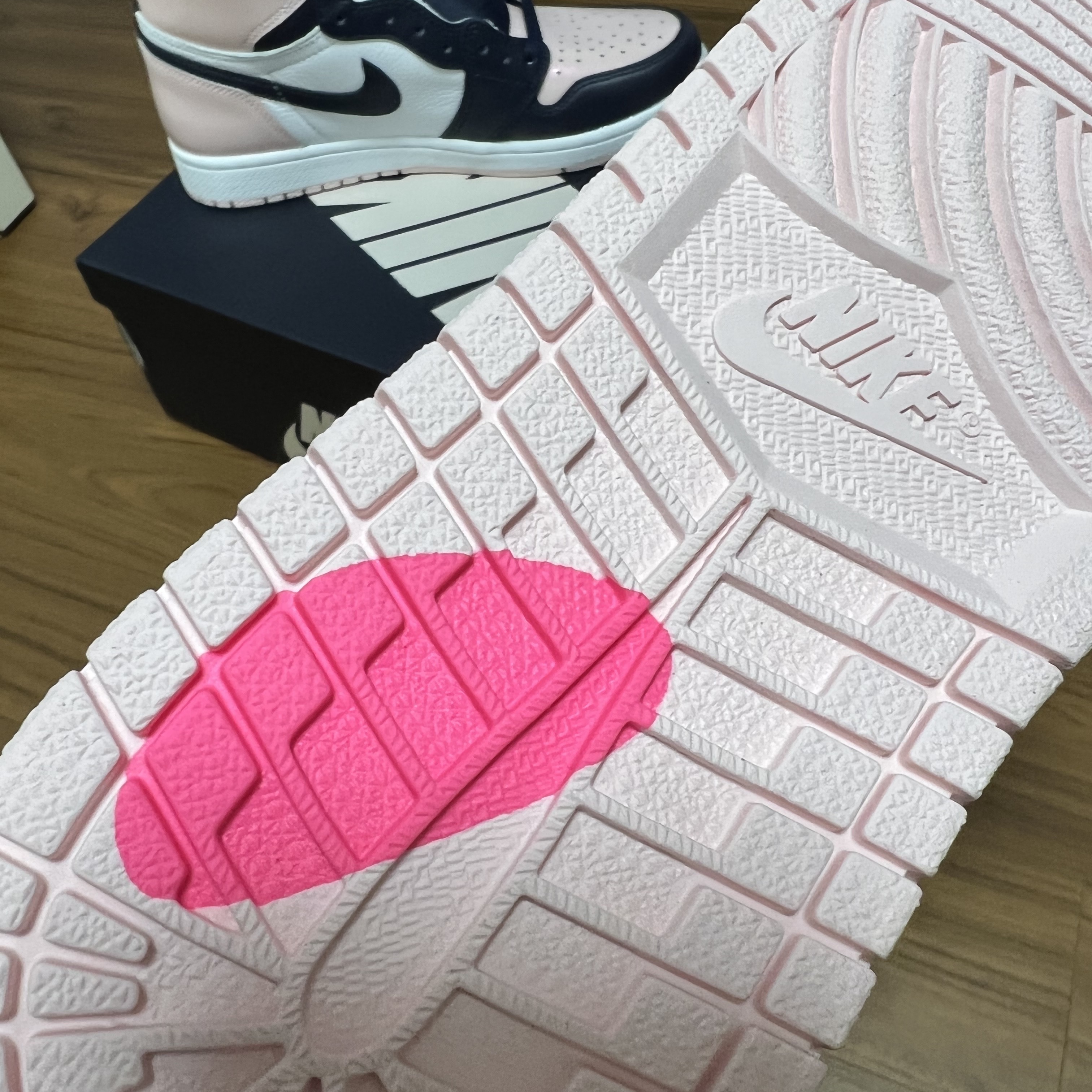 (W) Jordan 1 Retro High OG Atmosphere 착용 스타일 - 2