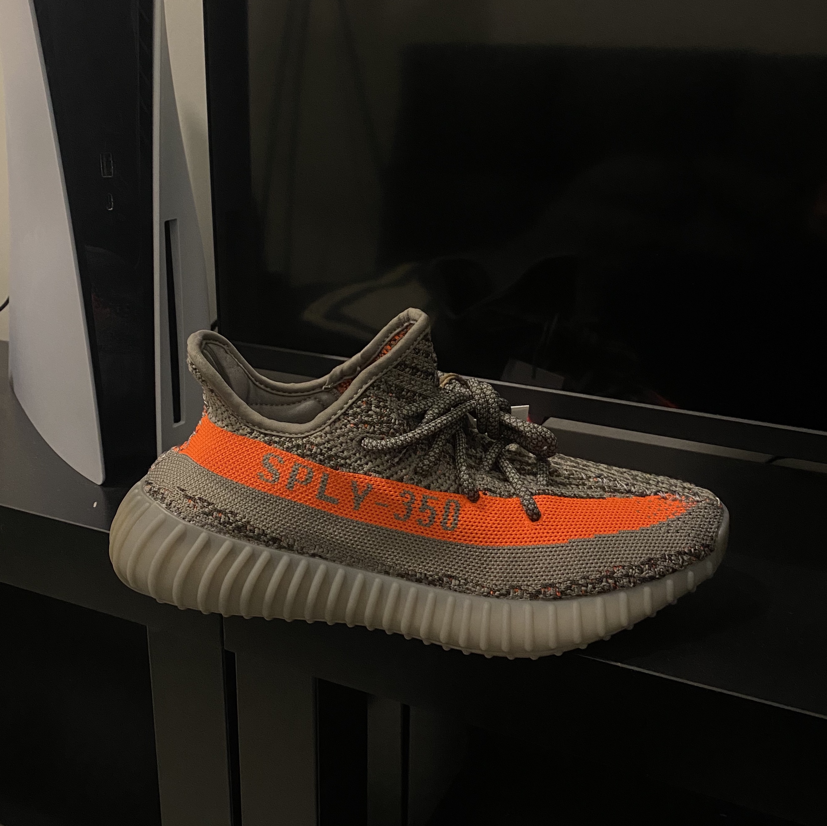 Adidas Yeezy Boost 350 V2 Beluga - Reflective 착용 스타일