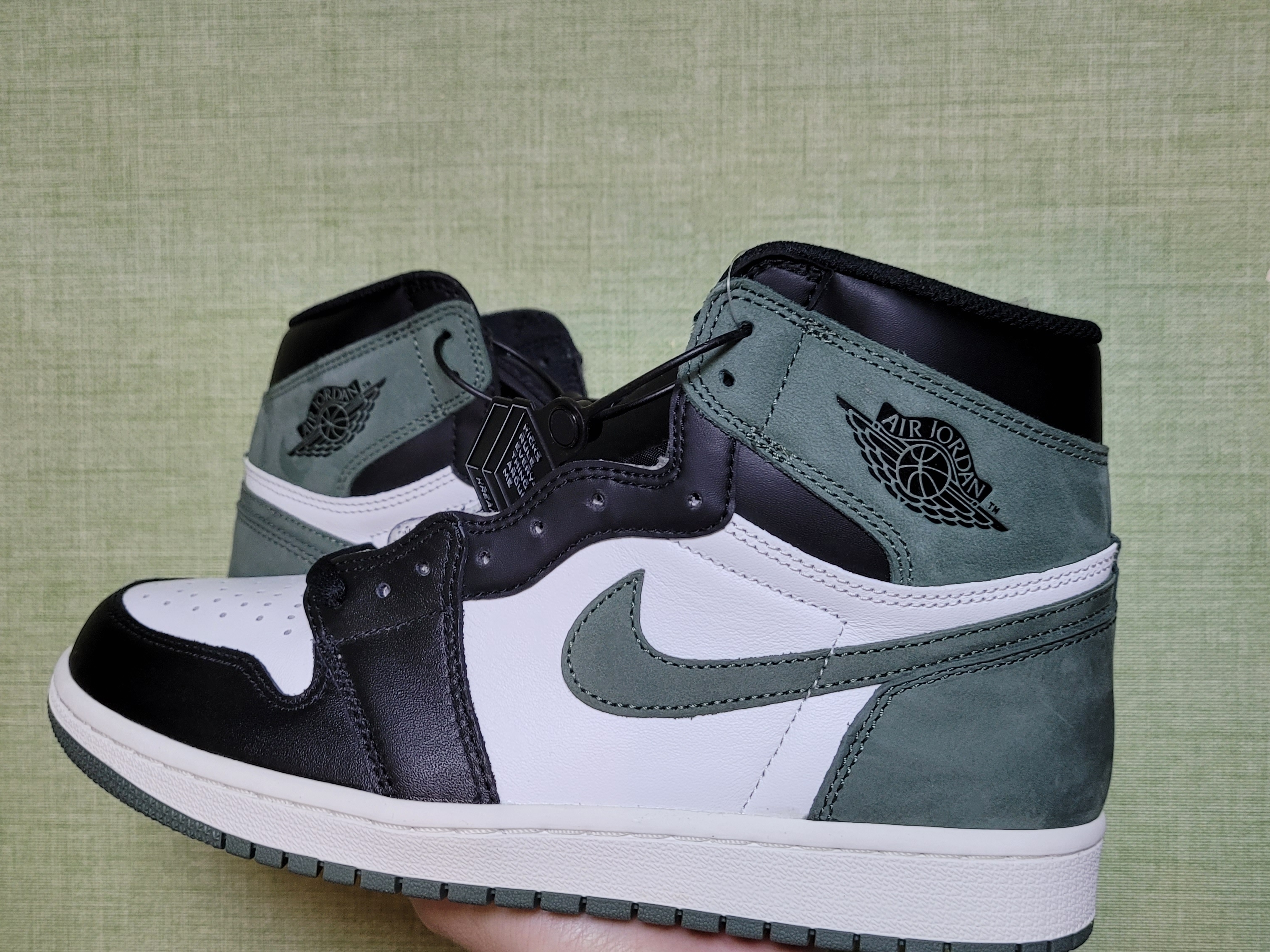 Jordan 1 Retro High Clay Green 착용 스타일