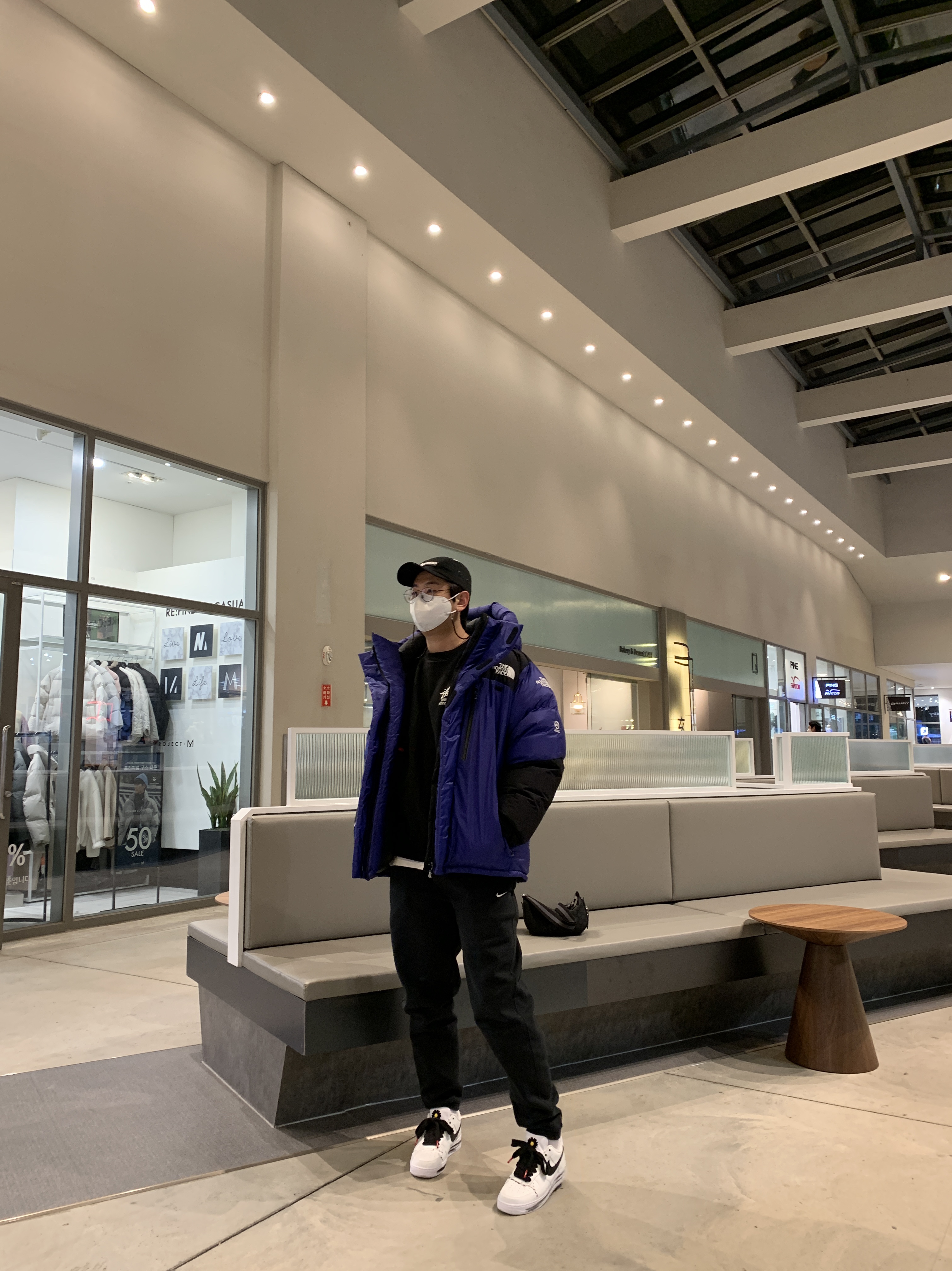 Stussy Stock DSM London Crew Black 2021, Nike M NRG Sweatpants Black 착용 스타일