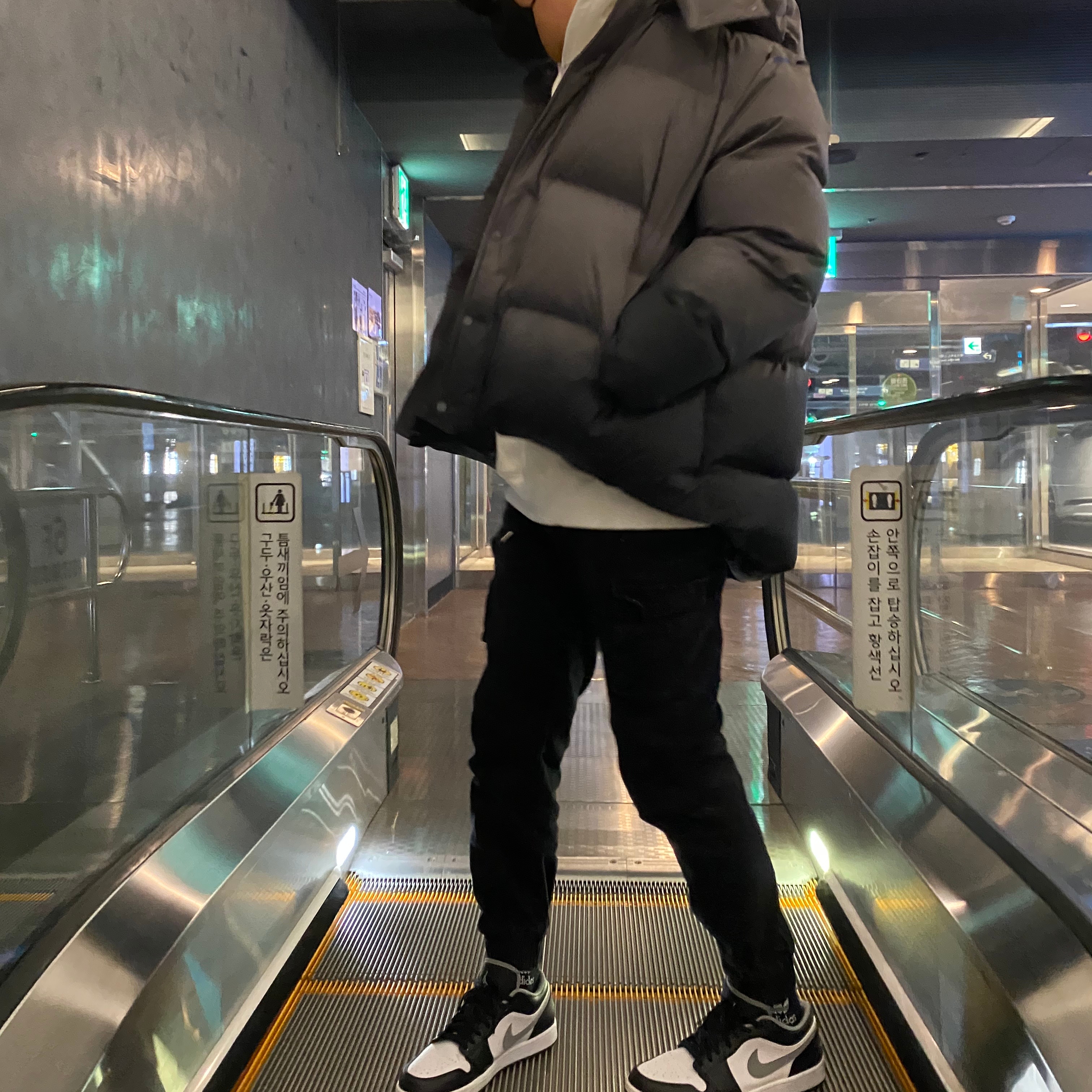 Zara x Ader Error Puffer Jacket Grey, Jordan 1 Low Black Particle Grey 착용 스타일 - 2