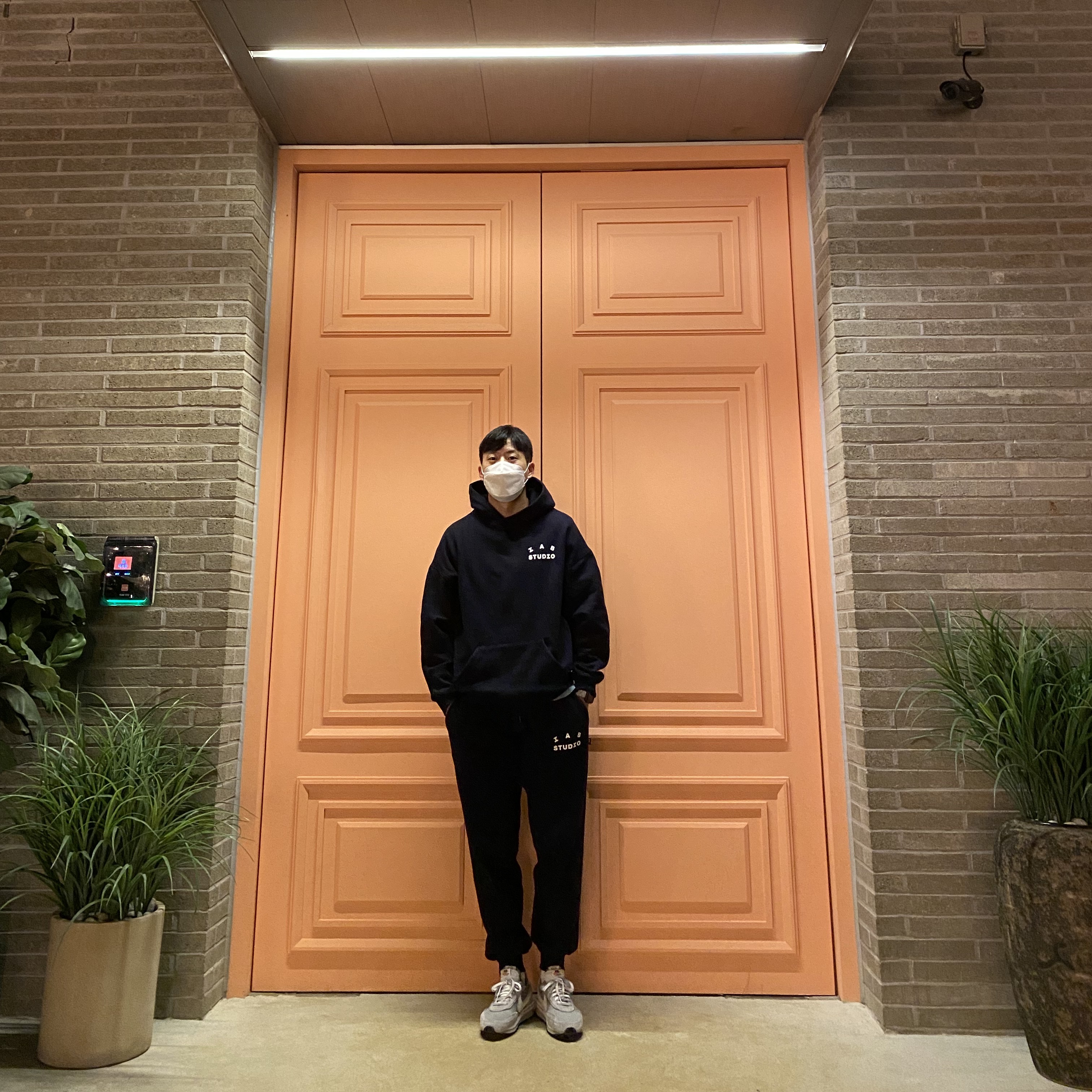 IAB Studio Sweatpants Navy - 21SS, IAB Studio Hoodie Navy - 21SS 착용 스타일