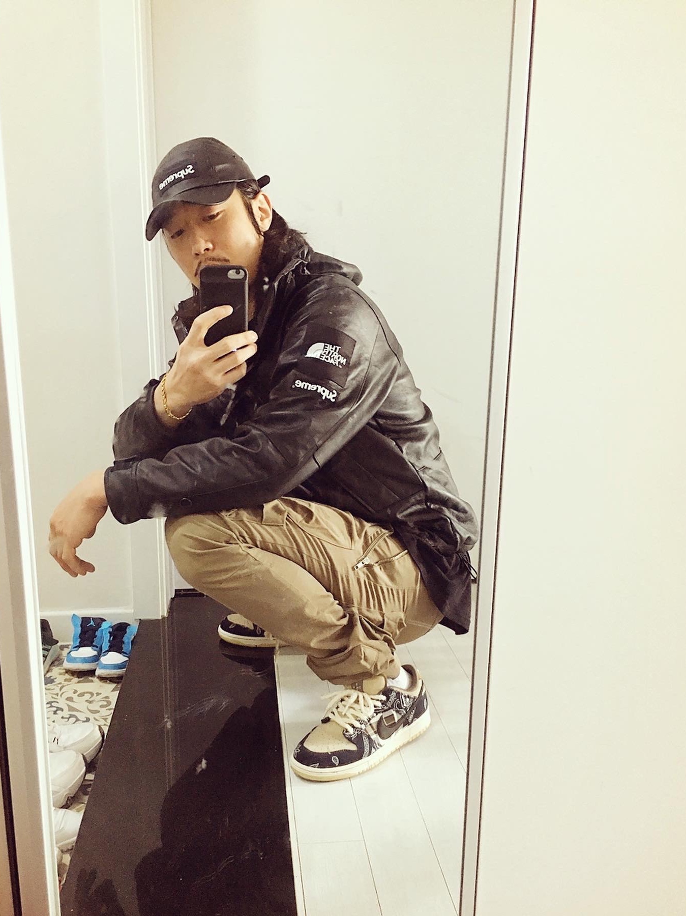 Supreme x The North Face Leather Mountain Parka Black - 18FW, Nike x Travis Scott SB Dunk Low 착용 스타일 - 3