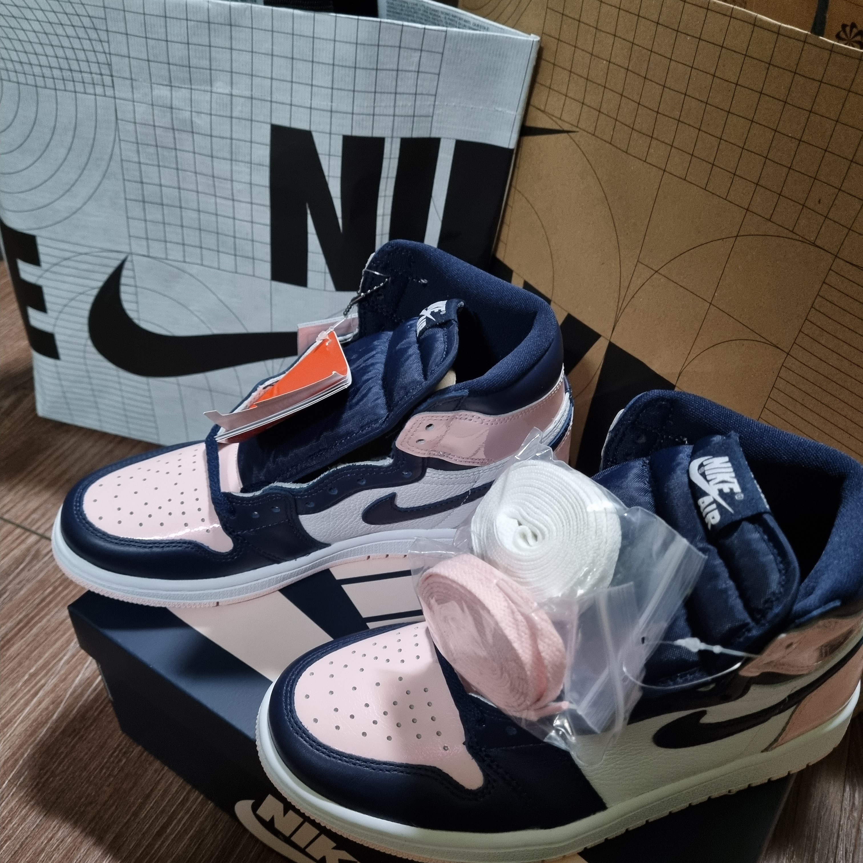 (W) Jordan 1 Retro High OG Atmosphere 착용 스타일 - 3