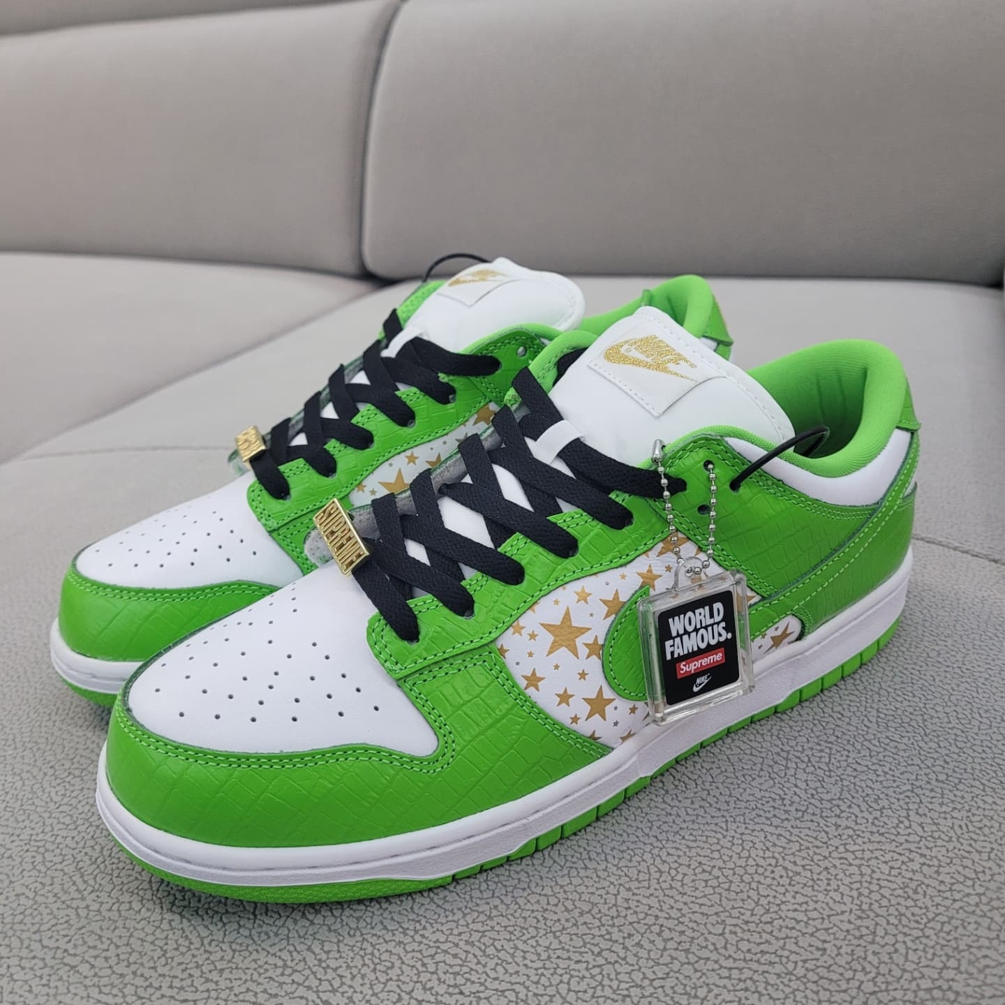 Nike x Supreme SB Dunk Low Mean Green 착용 스타일 - 1