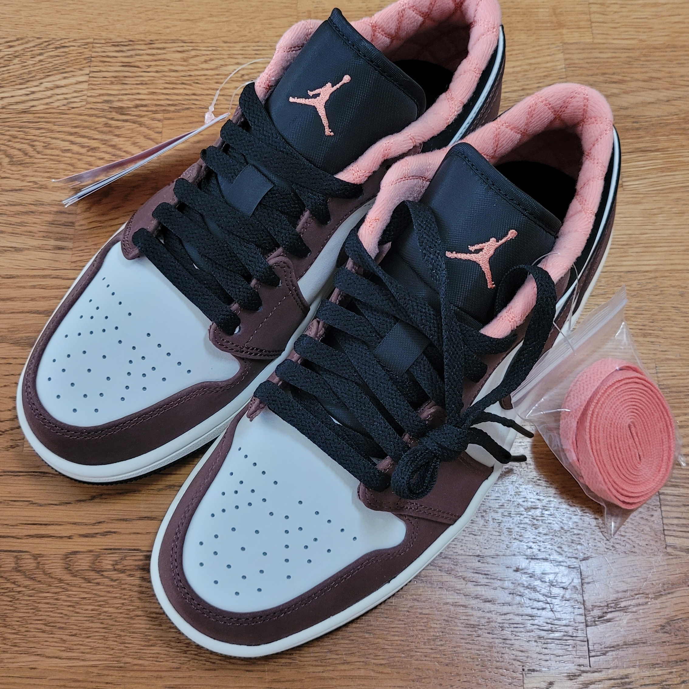 Jordan 1 Low SE Chocolate Bliss 착용 스타일 - 1
