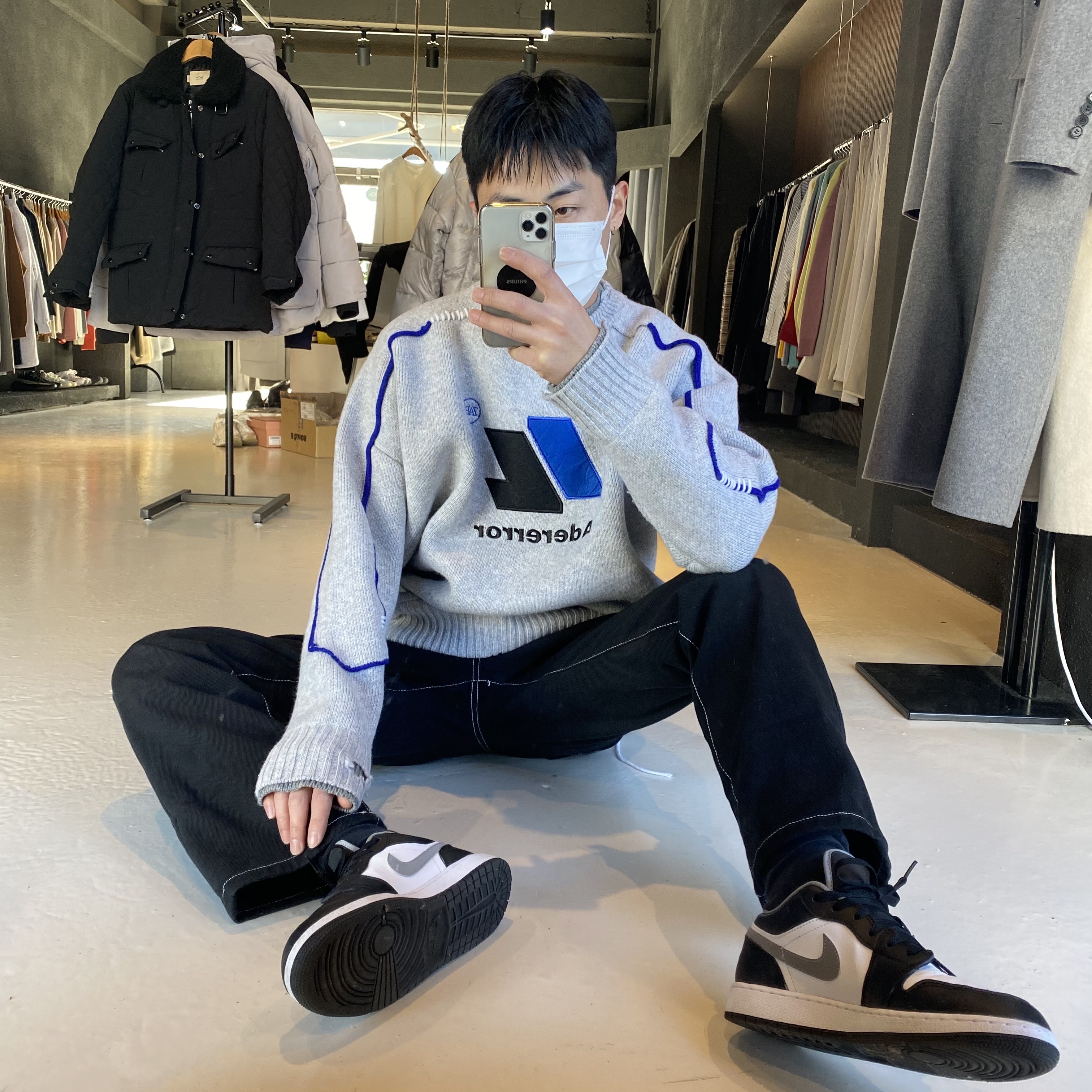 Zara x Ader Error Oversize Sweater Grey, Jordan 1 Low Black Particle Grey 착용 스타일 - 1