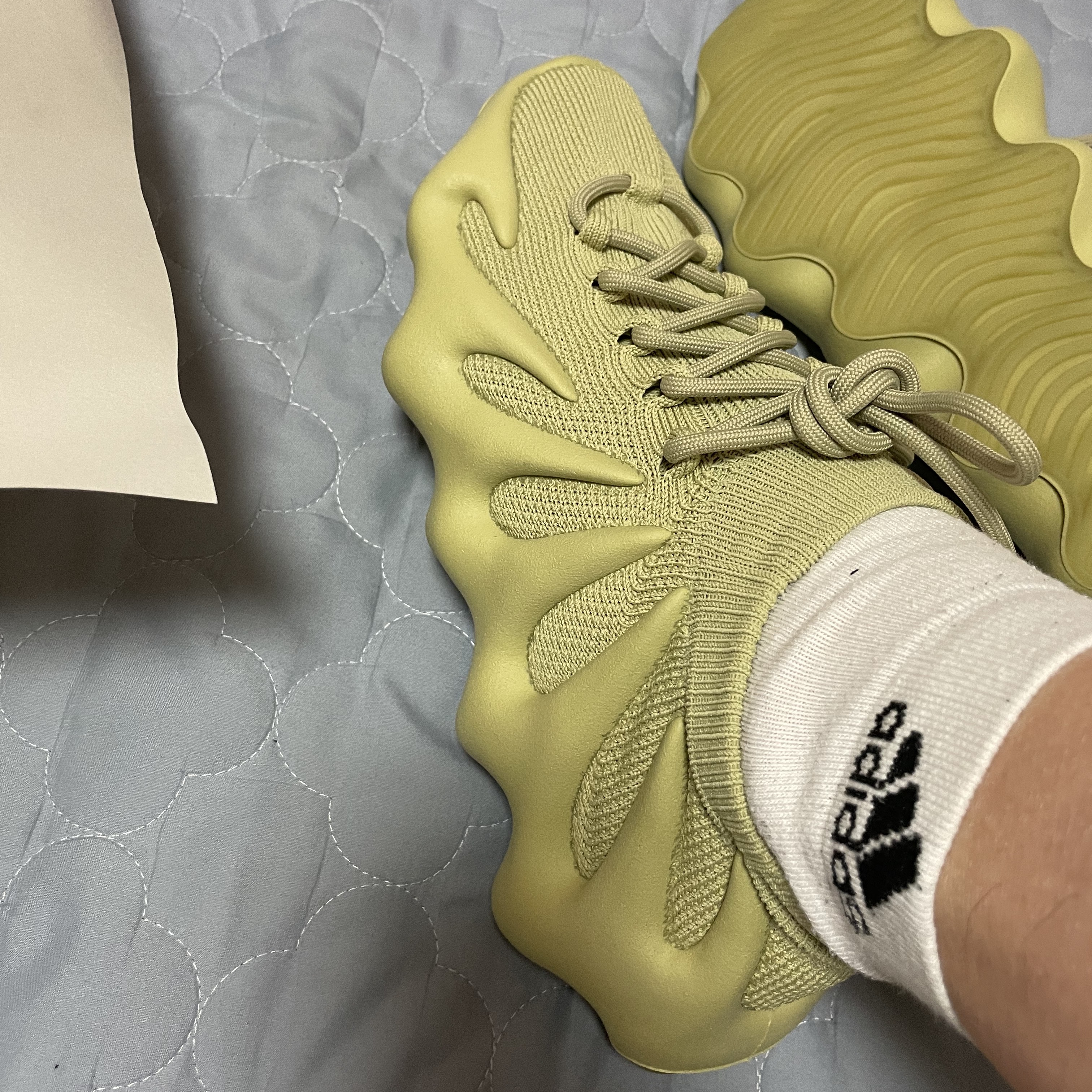 Adidas Yeezy 450 Resin 착용 스타일 - 2