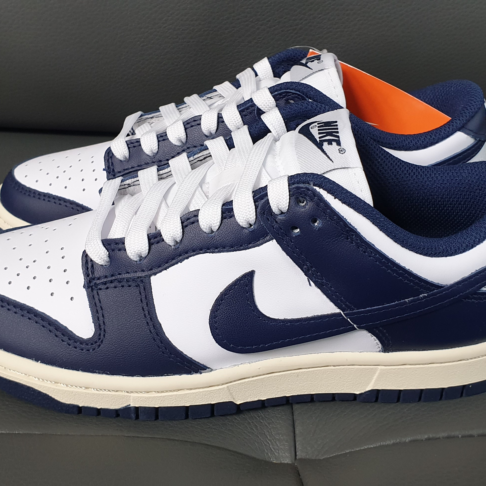 (W) Nike Dunk Low Vintage Midnight Navy 착용 스타일 - 3