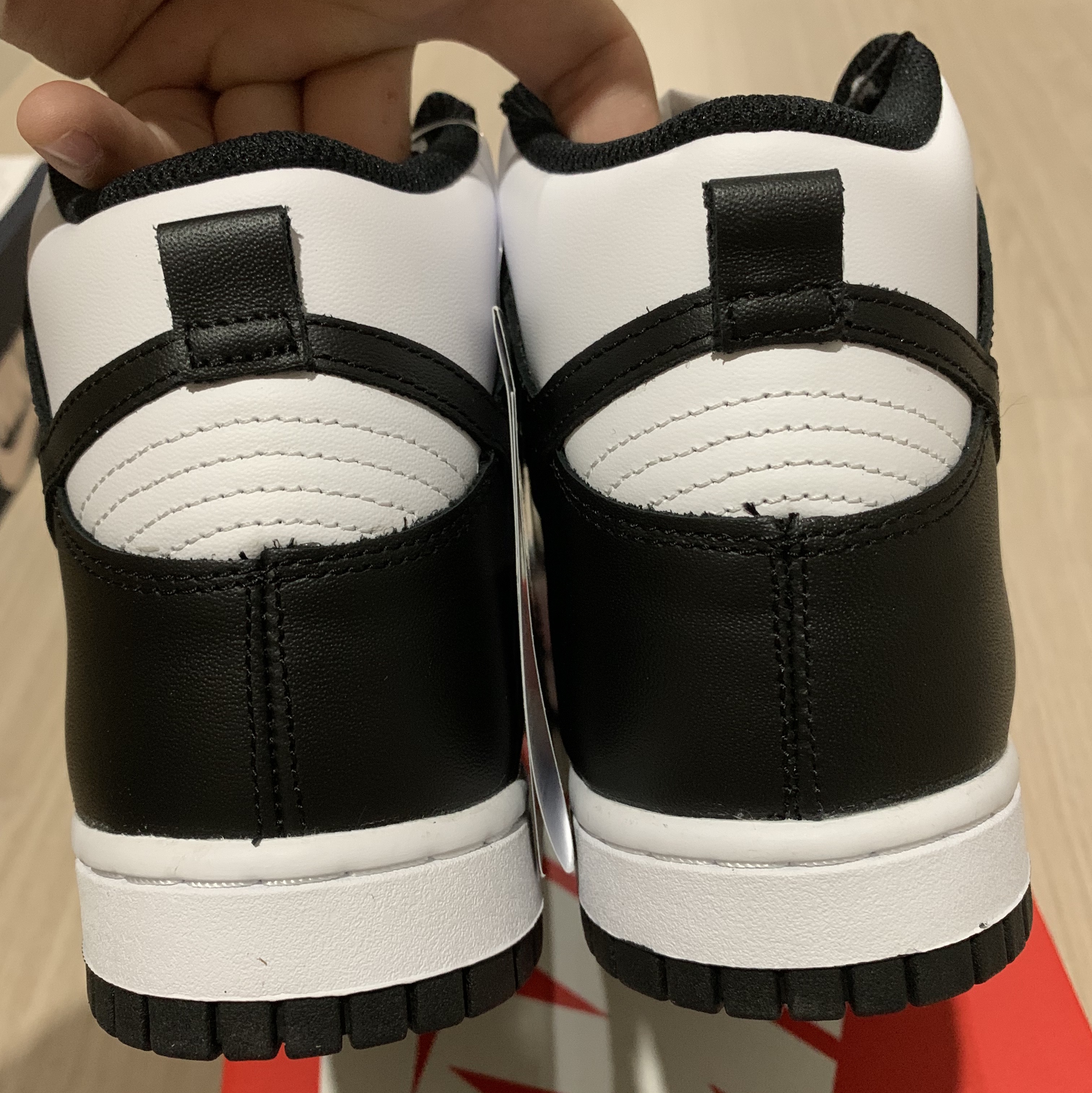 (W) Nike Dunk High Black and White 착용 스타일 - 4