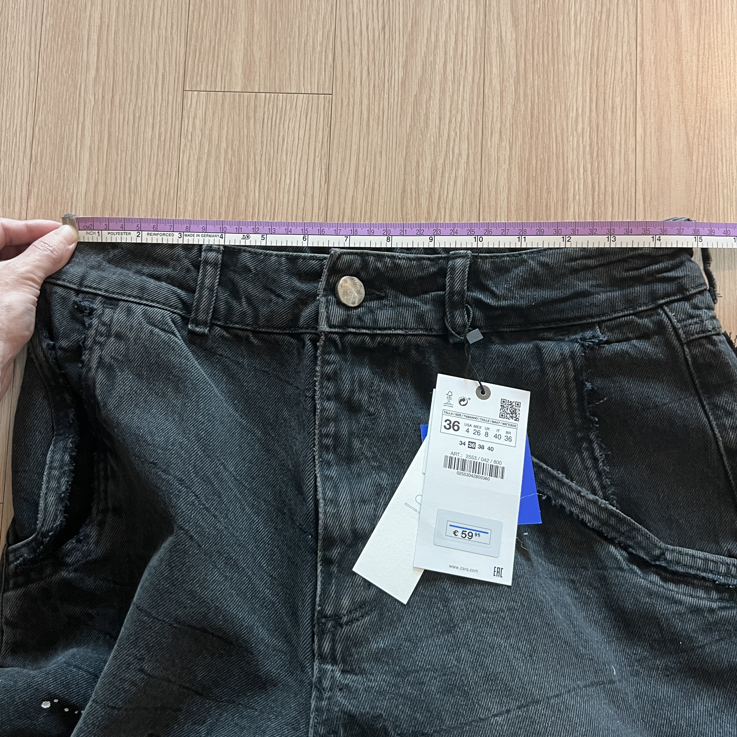 Zara x Ader Error Slit Jeans Black 착용 스타일 - 1
