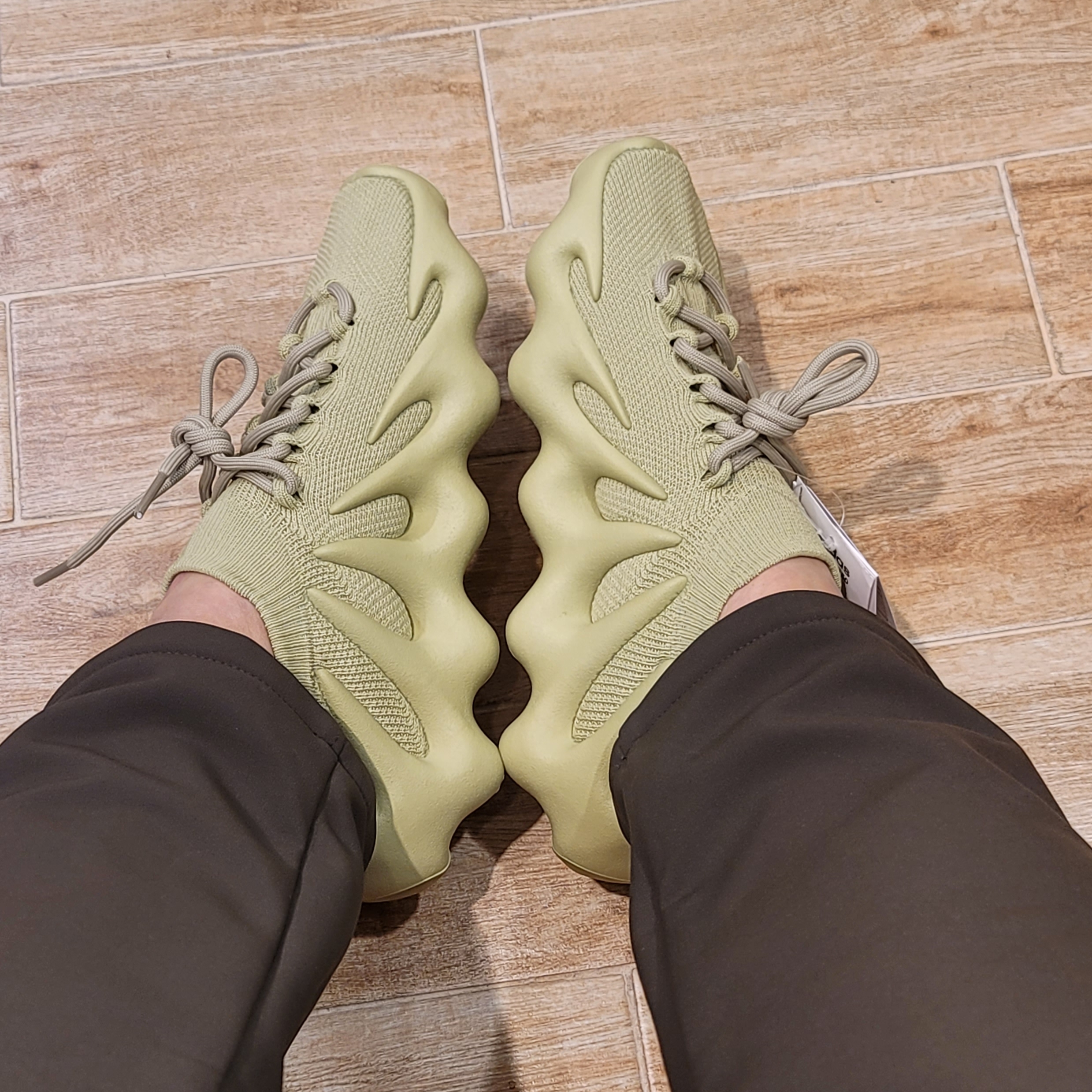 Adidas Yeezy 450 Resin 착용 스타일 - 3
