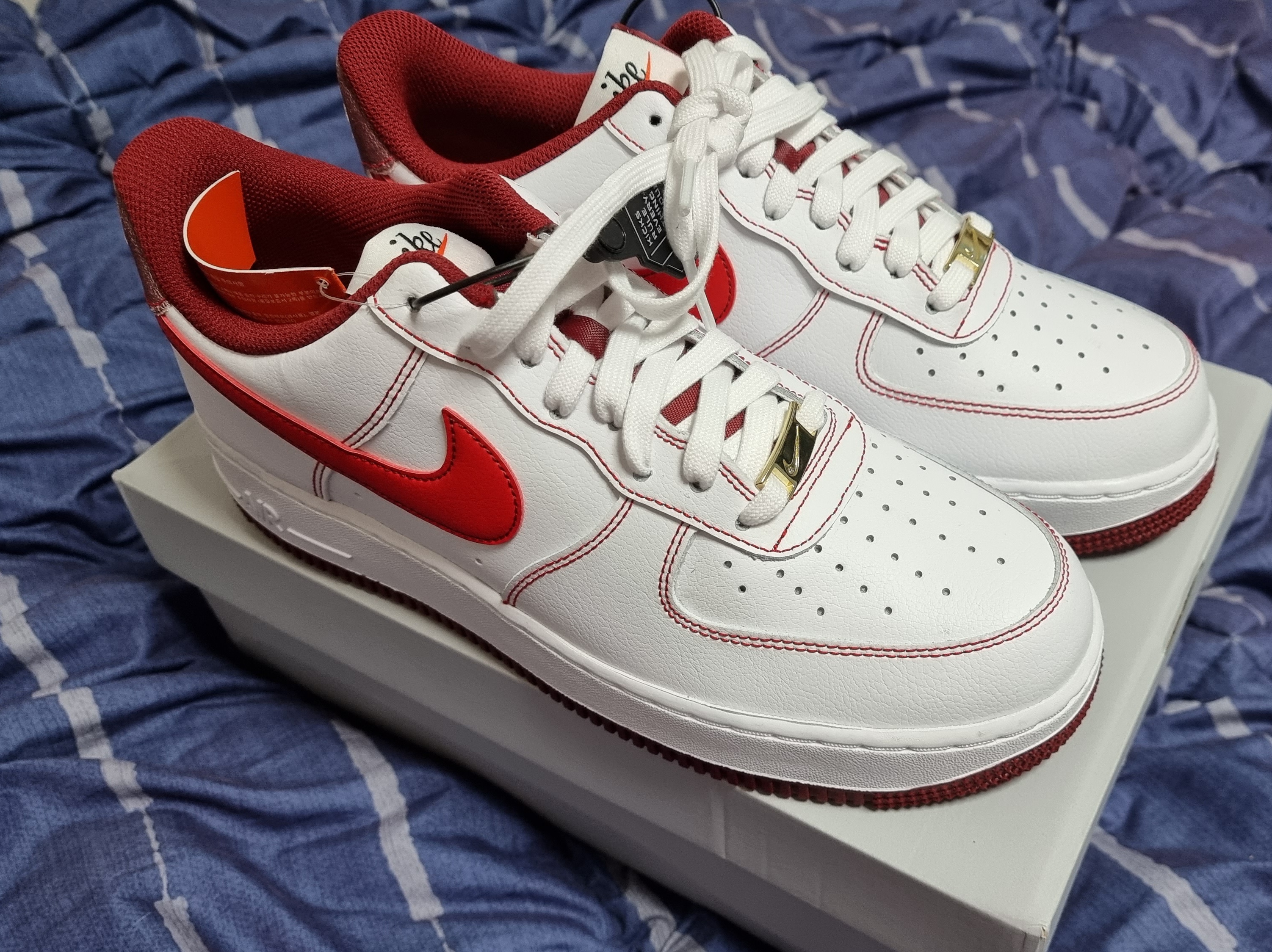 Nike Air Force 1 '07 First Use White Team Red 착용 스타일