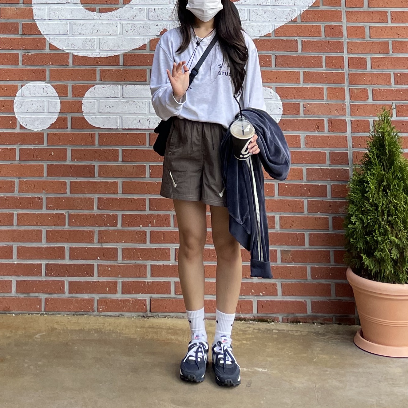 IAB Studio Long Sleeve Light Gray, Nike x Sacai x Fragment LDWaffle Blackened Blue 착용 스타일 - 2
