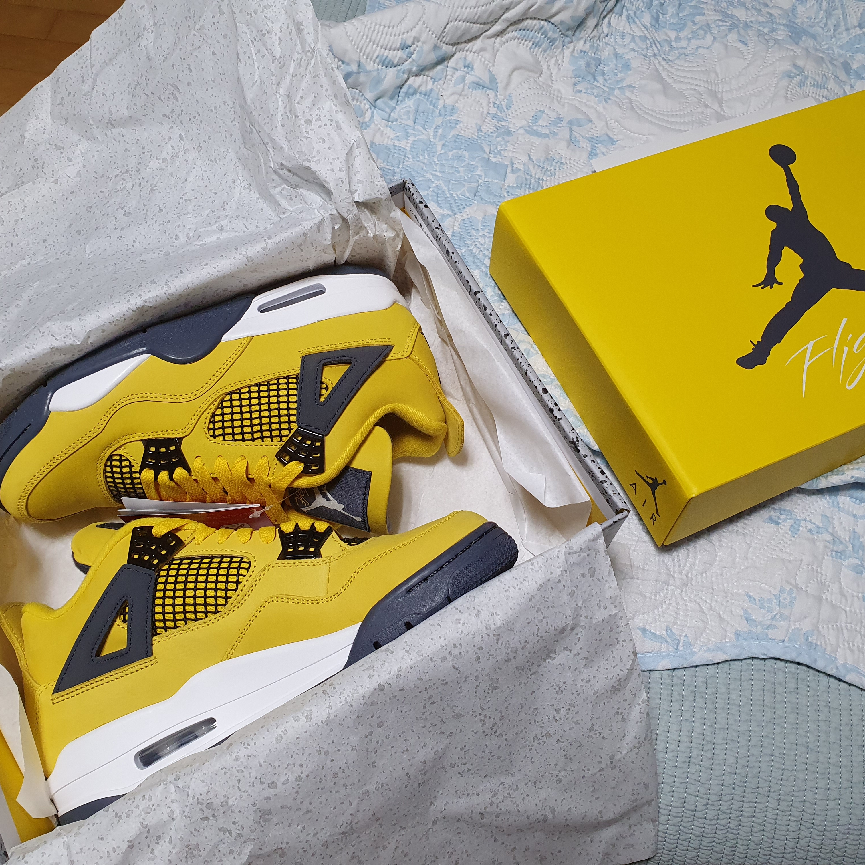 Jordan 4 Retro Tour Yellow 착용 스타일