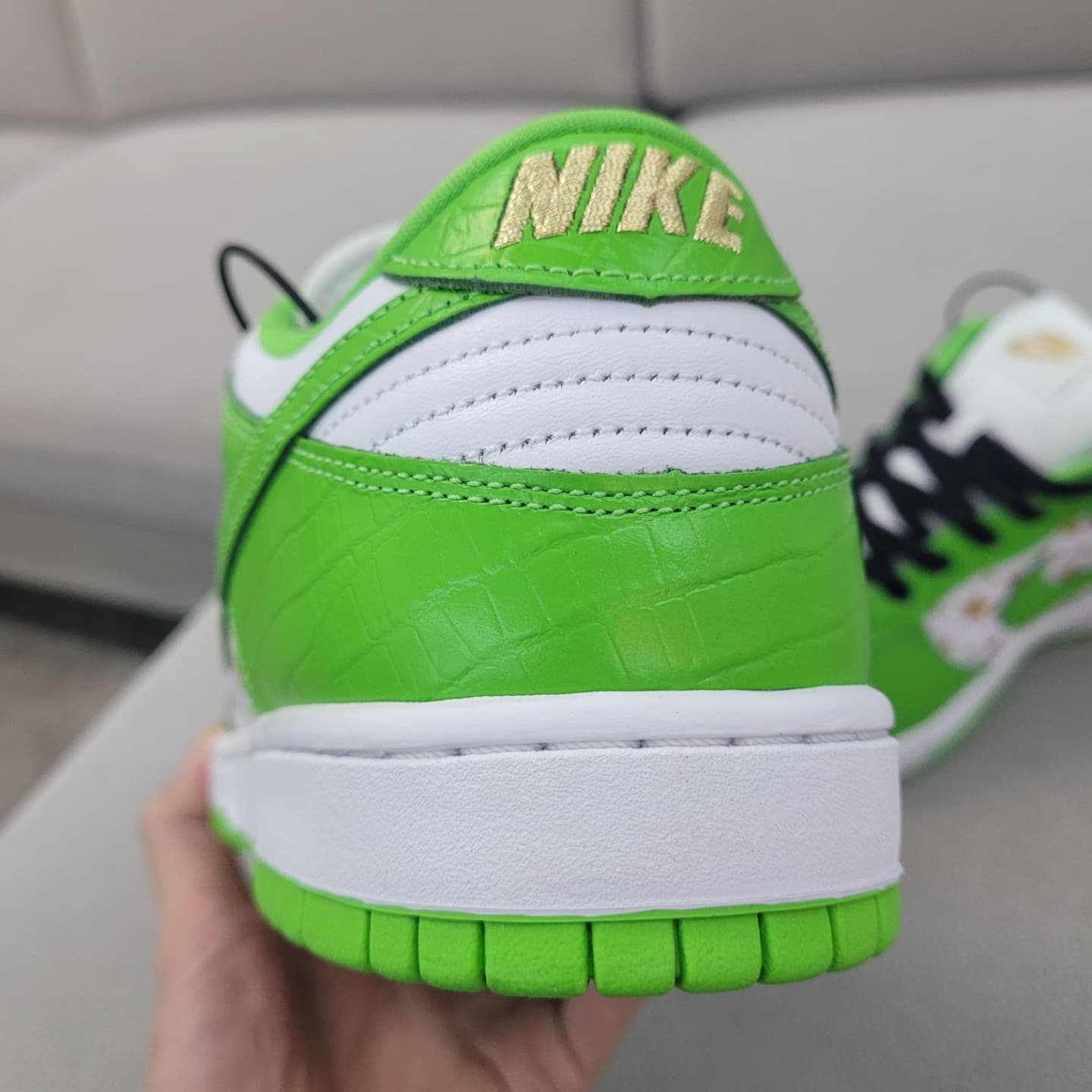 Nike x Supreme SB Dunk Low Mean Green 착용 스타일 - 3