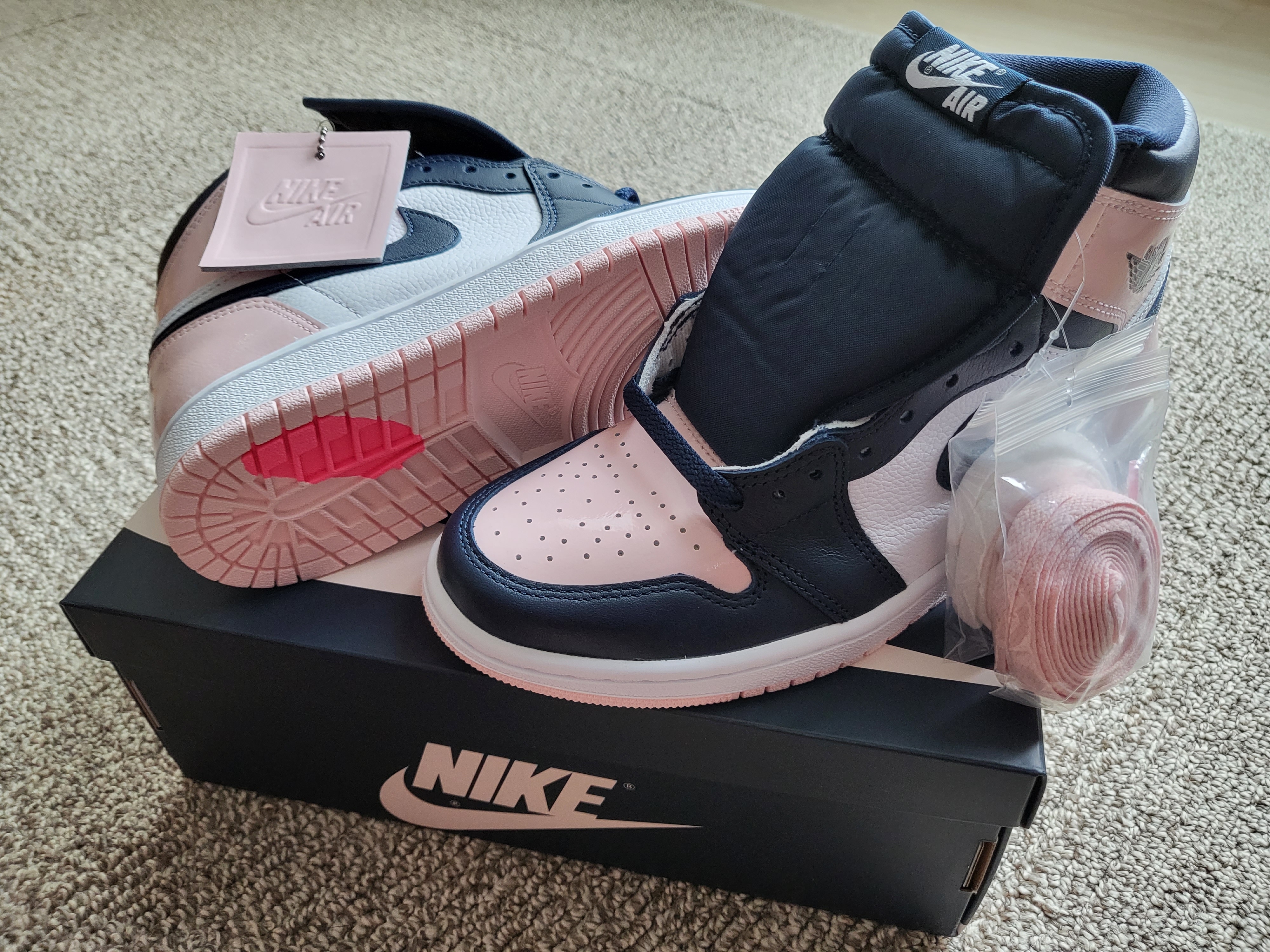 (W) Jordan 1 Retro High OG Atmosphere 착용 스타일 - 2