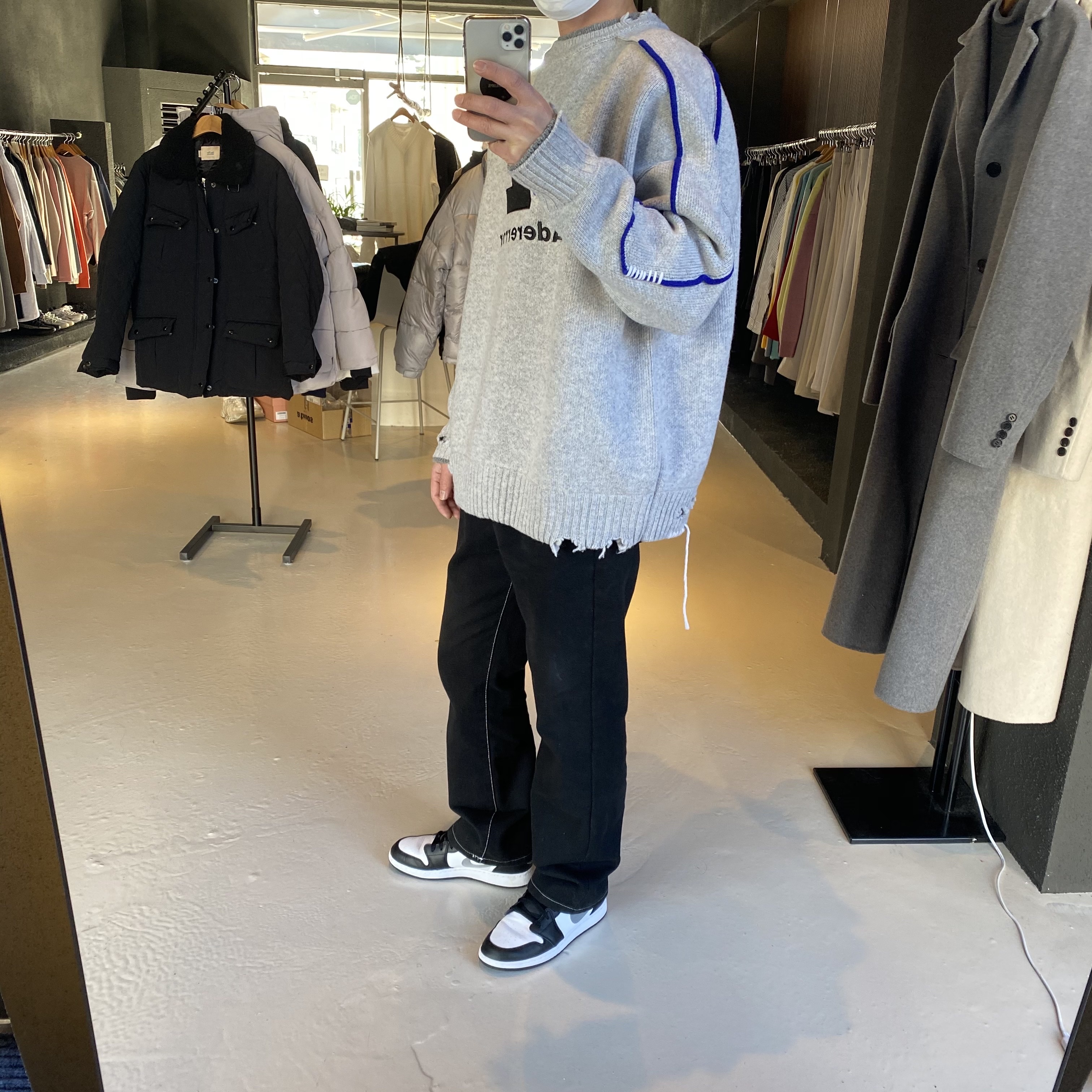 Zara x Ader Error Oversize Sweater Grey, Jordan 1 Low Black Particle Grey 착용 스타일 - 2