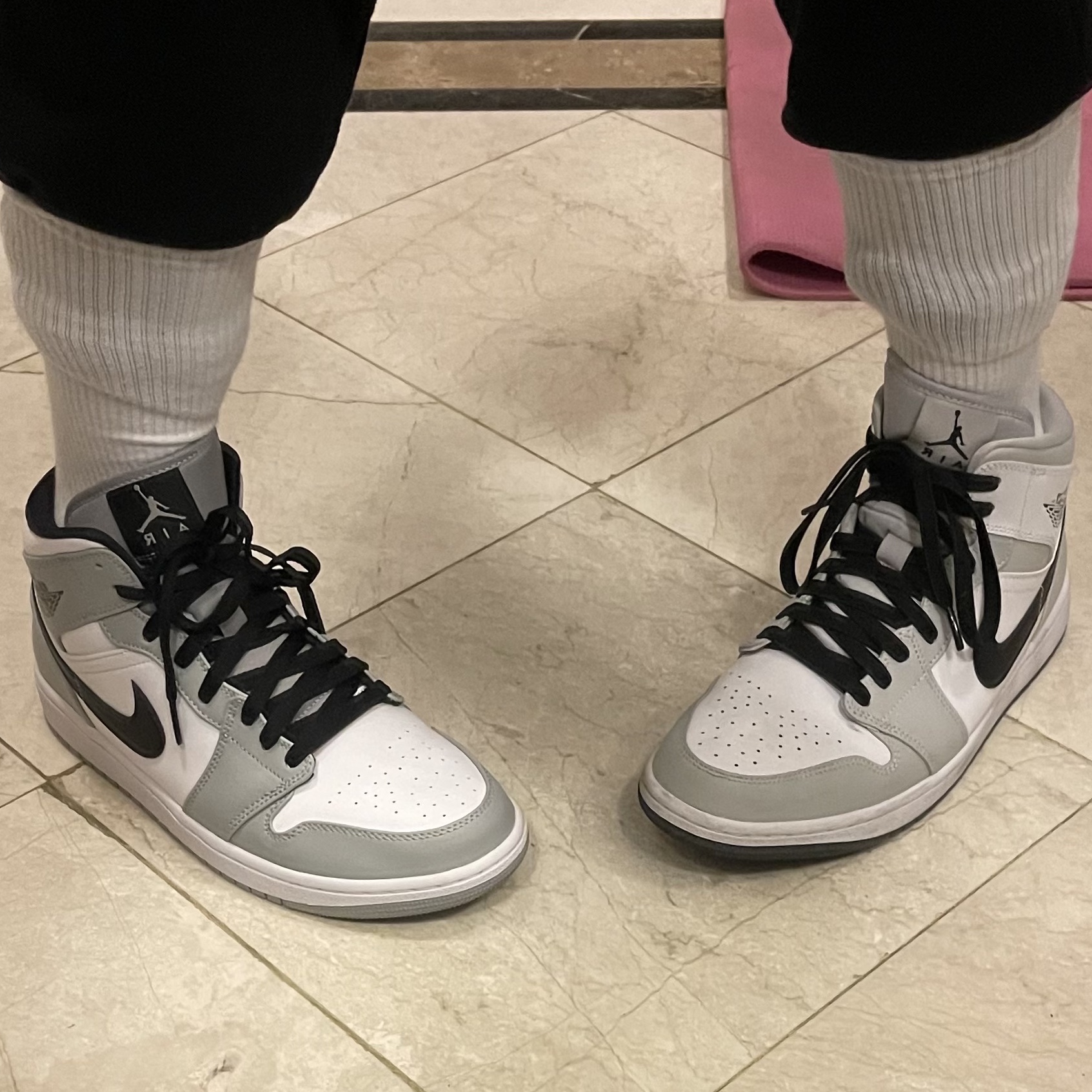 (W) Jordan 1 Mid Grey Fog, Jordan 1 Mid Light Smoke Grey 착용 스타일