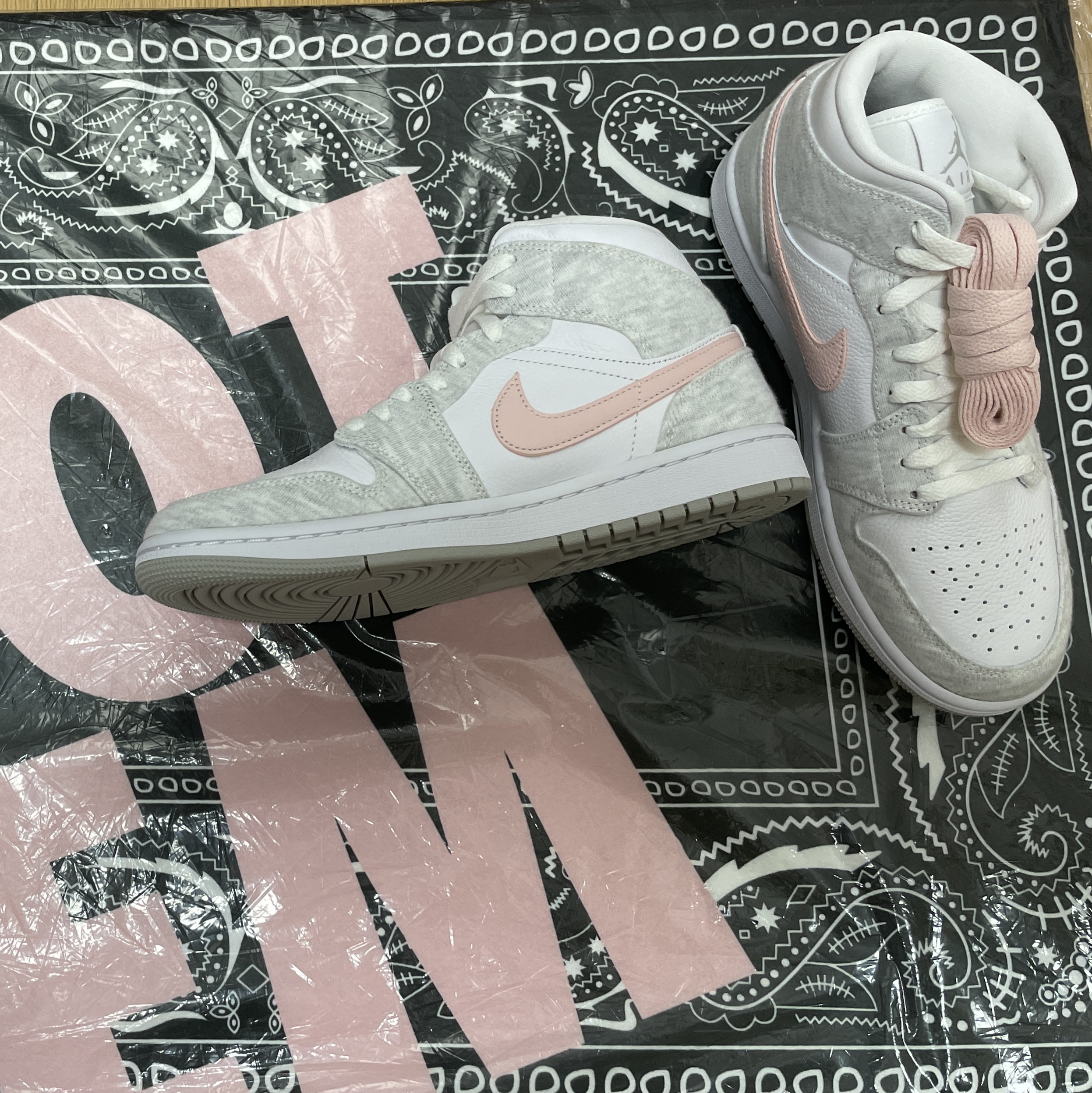 (W) Jordan 1 Mid SE Light Iron Ore 착용 스타일