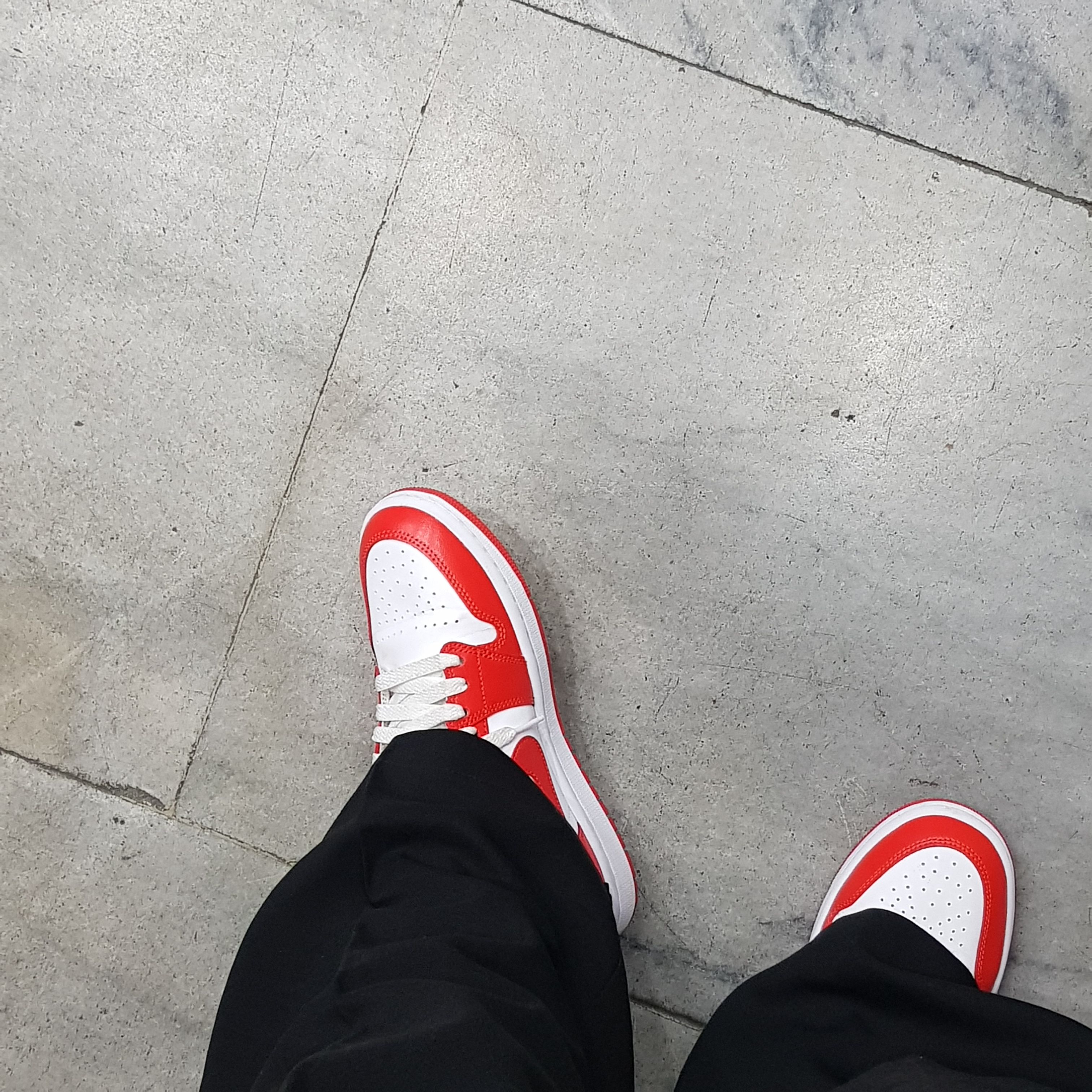 (W) Jordan 1 Mid Habanero Red 착용 스타일