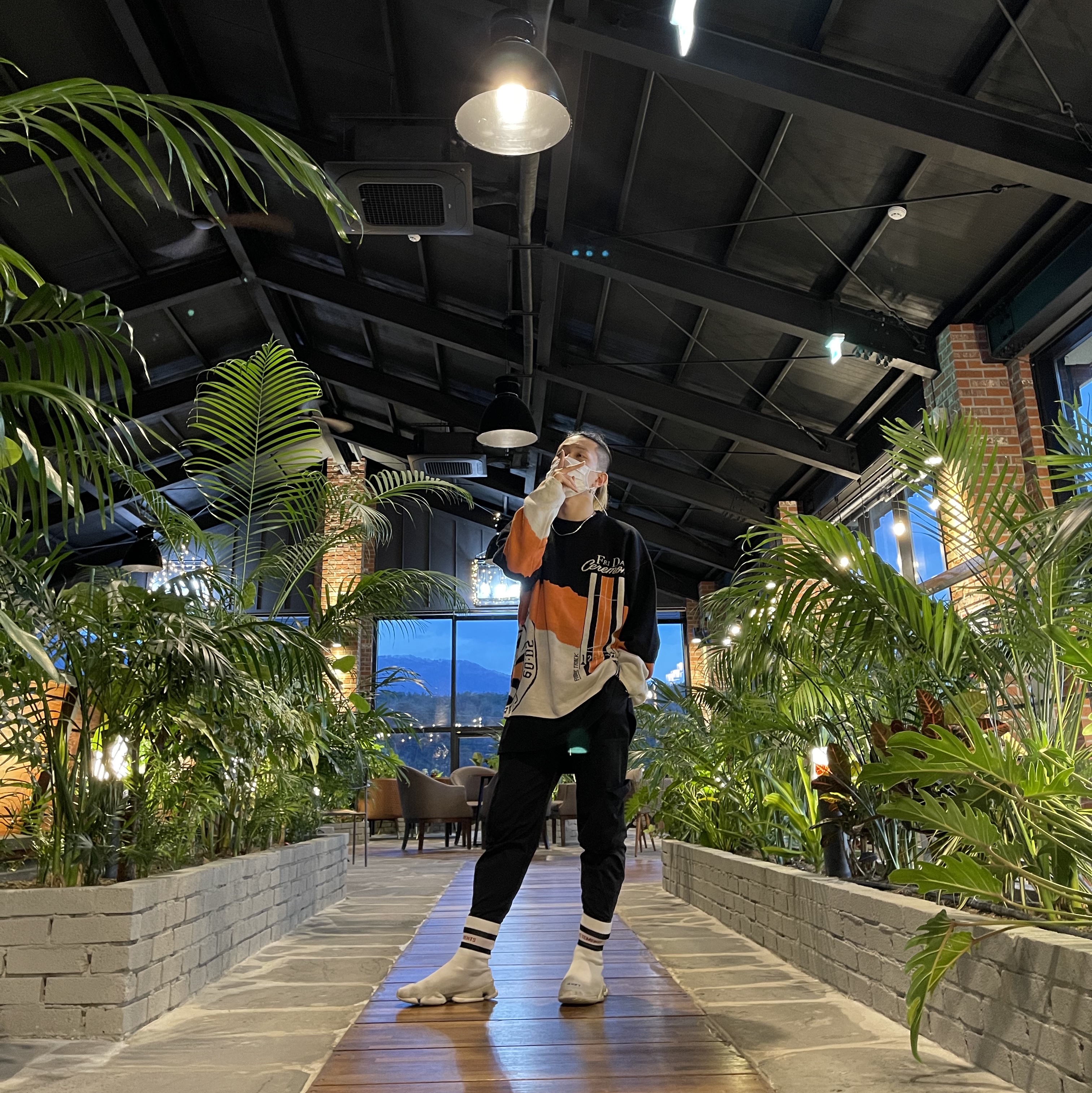 Reebok x Vetements Sock Pump High Top Black 착용 스타일