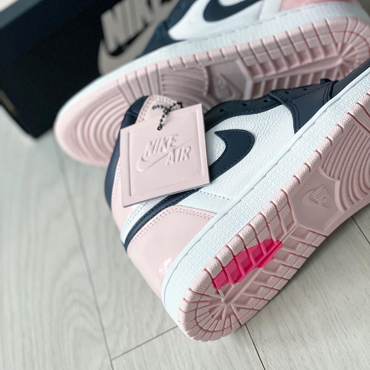 (W) Jordan 1 Retro High OG Atmosphere 착용 스타일 - 2