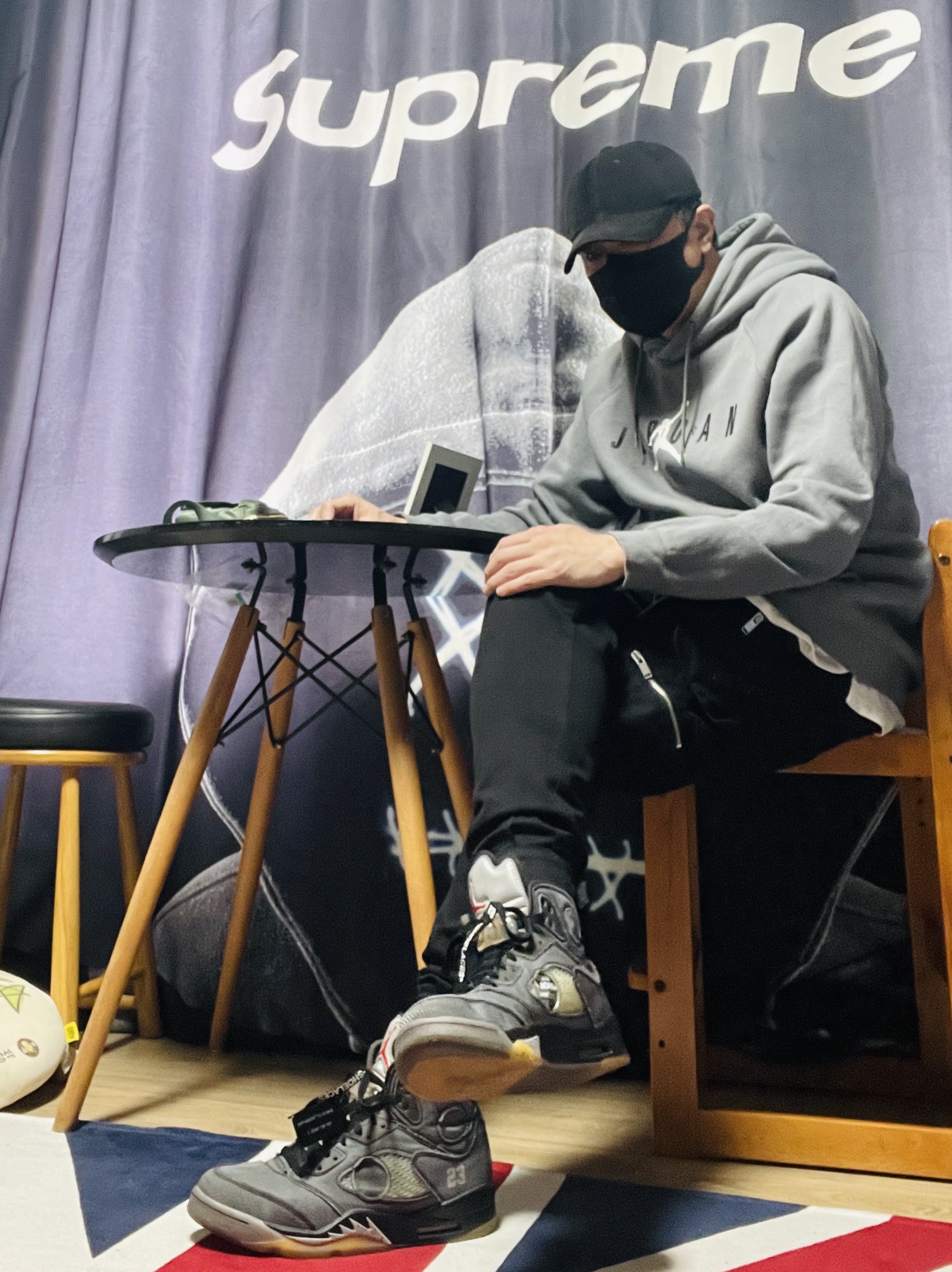 Jordan 5 x Off-White Retro SP Black Muslin 착용 스타일