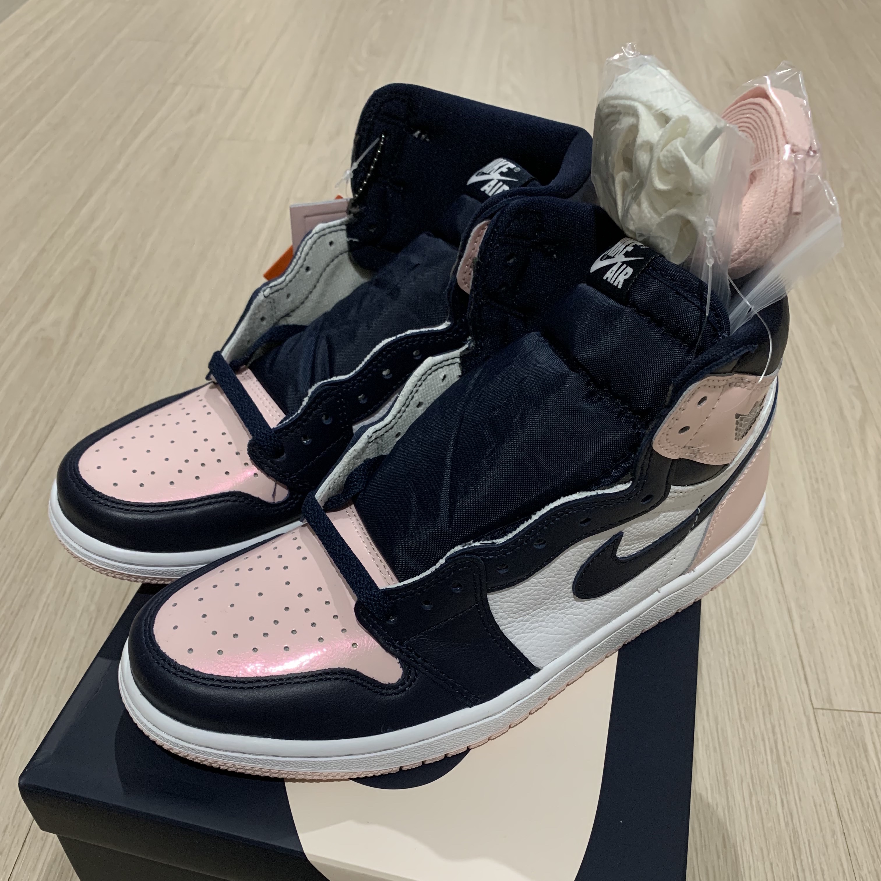 (W) Jordan 1 Retro High OG Atmosphere 착용 스타일 - 1