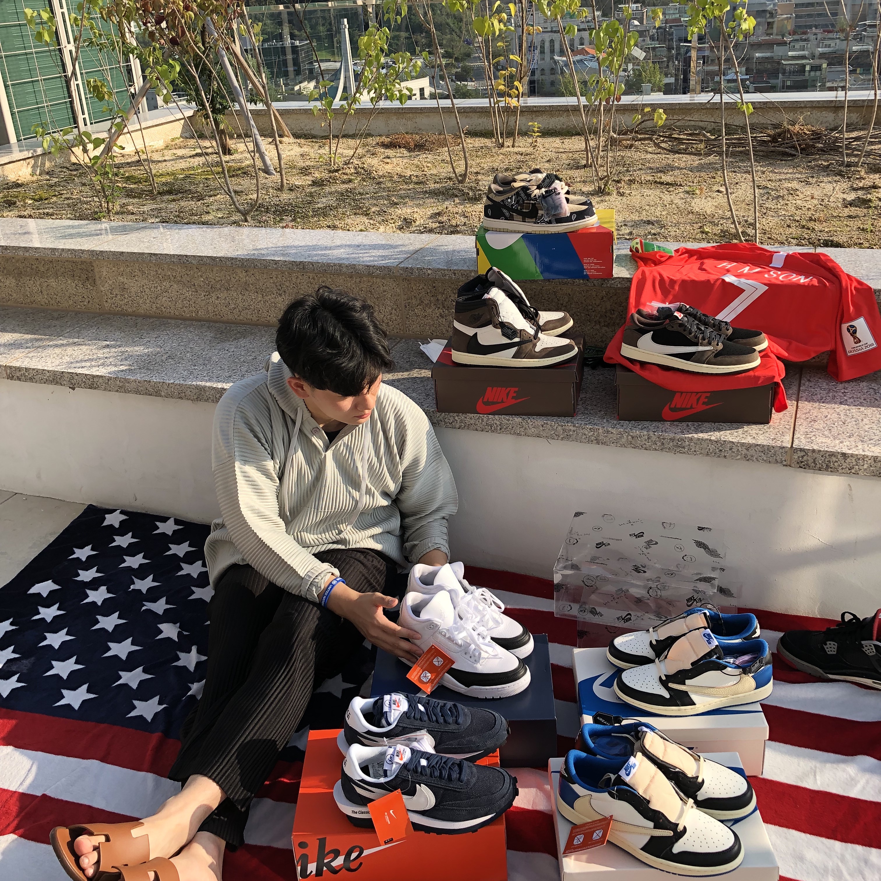 Jordan 1 x Travis Scott x Fragment Retro Low OG SP Military Blue, Jordan 1 x Travis Scott Retro High OG SP Mocha 착용 스타일