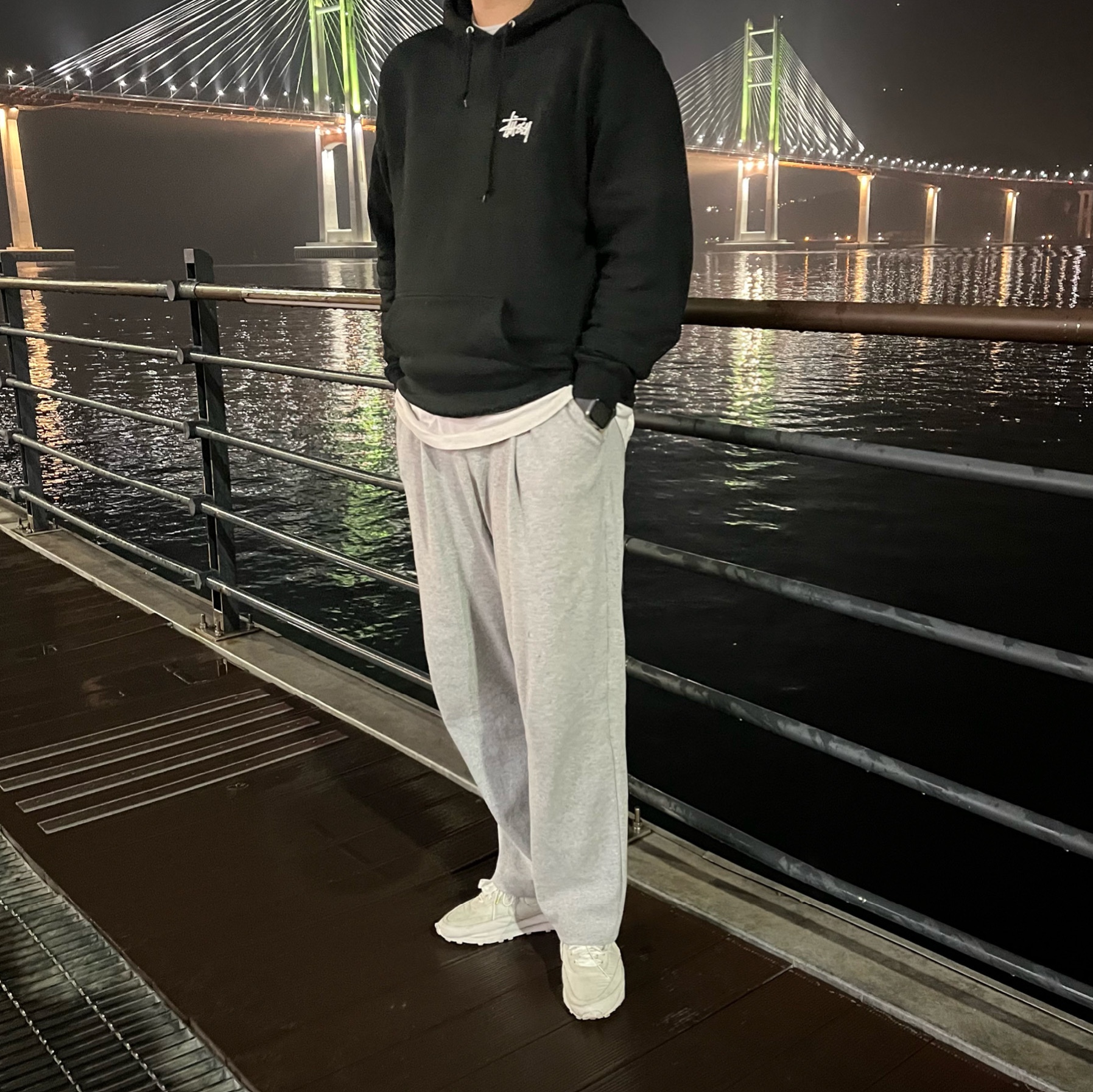 Nike x Sacai LDWaffle White Nylon, Stussy Basic Stussy Hoodie Black 2021 착용 스타일