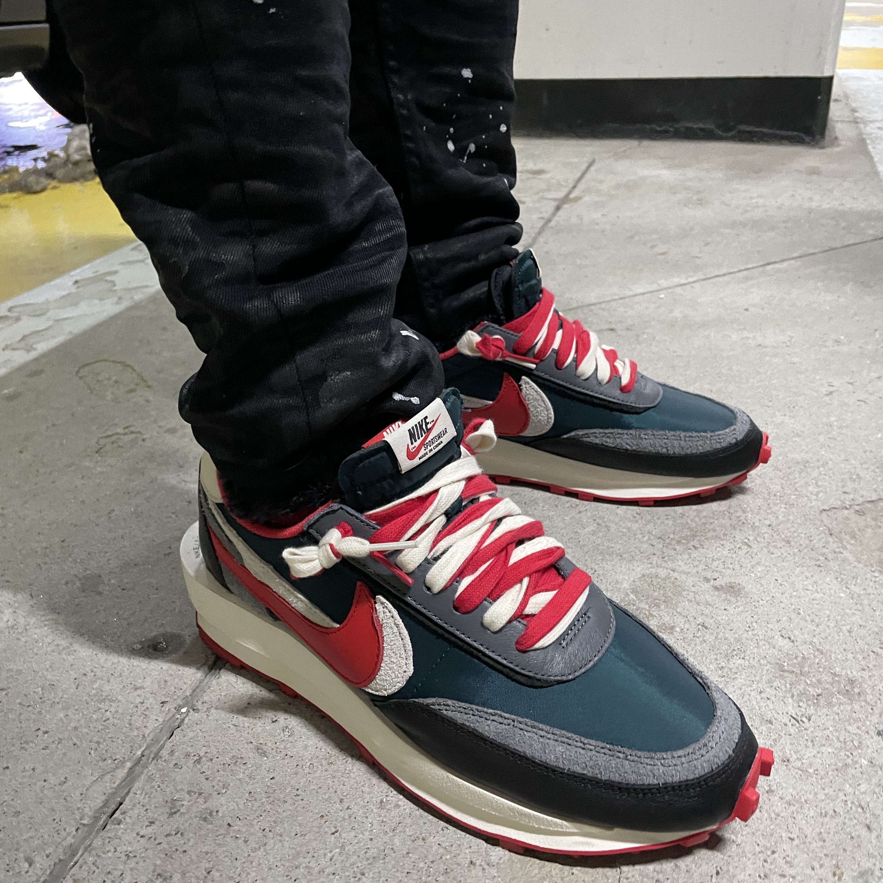 Nike x Sacai x Undercover LDWaffle Midnight Spruce University Red 착용 스타일 - 3