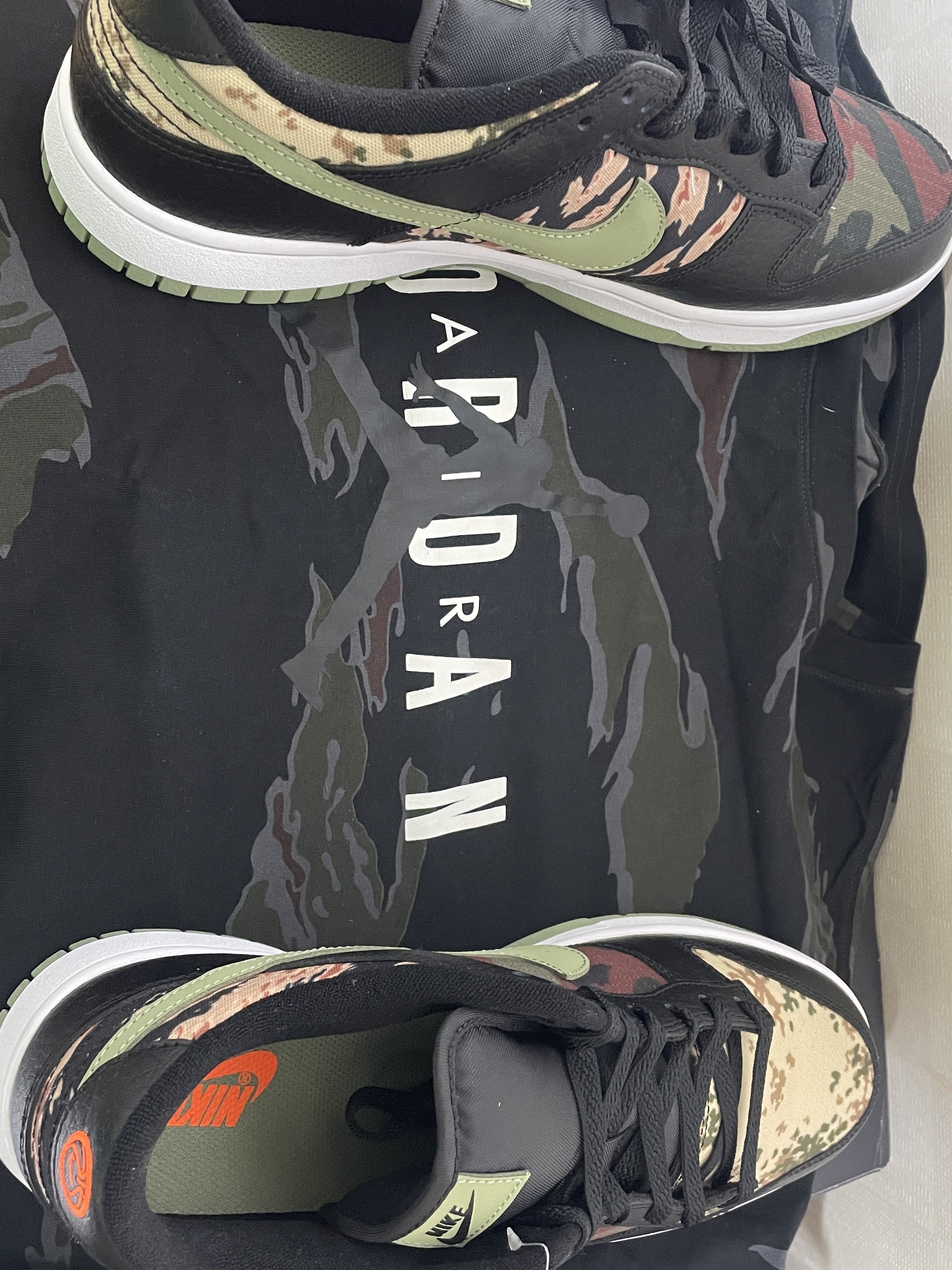 Nike Dunk Low SE Black Multi Camo 착용 스타일